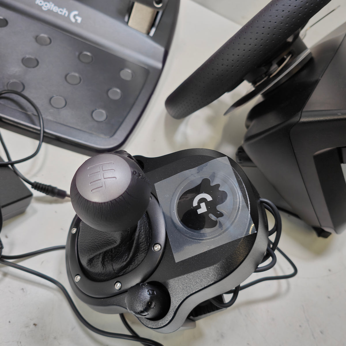 Logitech G 23 Rennlenkrad und Pedale für Xbox und PC