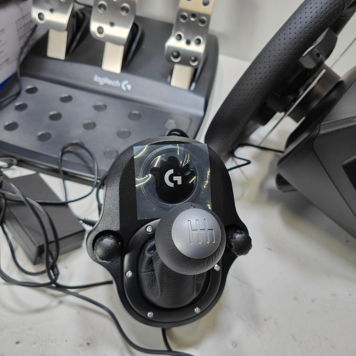 Logitech G 23 Rennlenkrad und Pedale für Xbox und PC