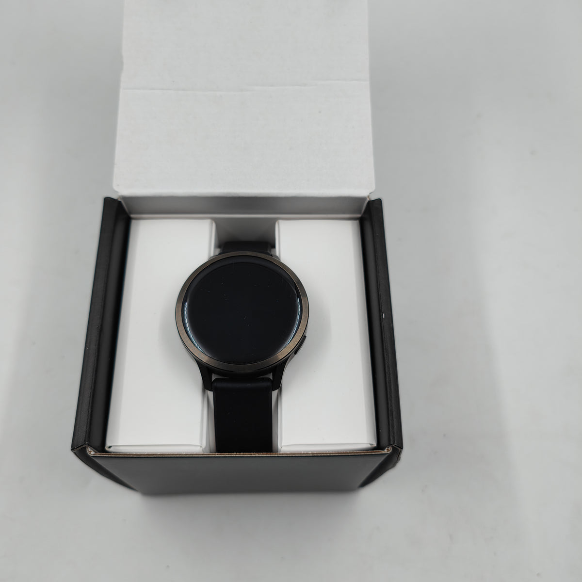 Garmin Venu 4 (41mm), GPS, Wi-Fi, Black w/ Slate + Black, WW