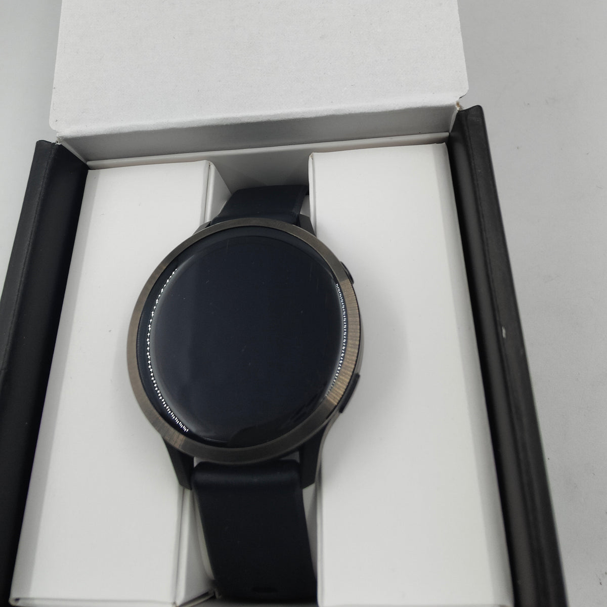 Garmin Venu 4 (41mm), GPS, Wi-Fi, Black w/ Slate + Black, WW