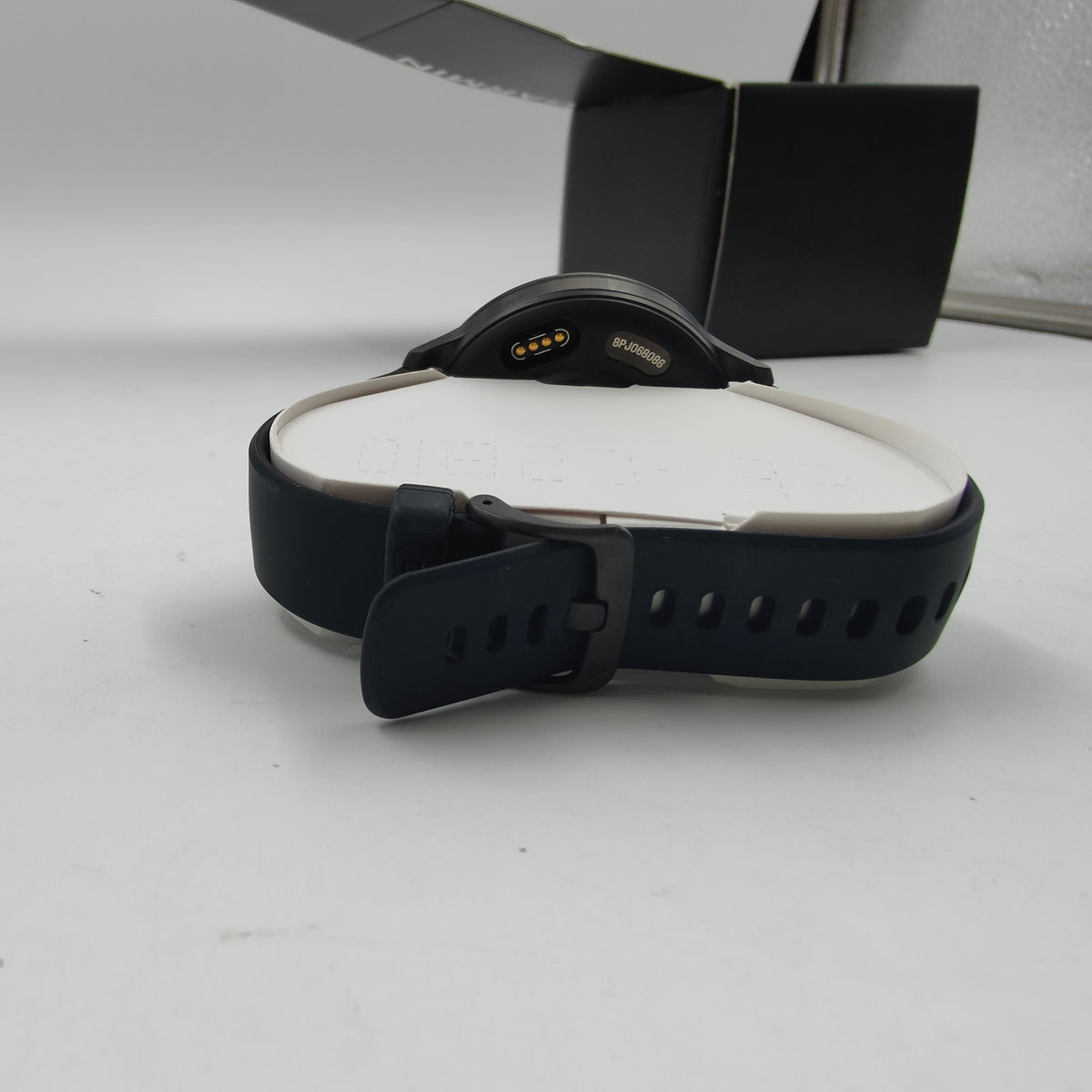 Garmin Venu 4 (41mm), GPS, Wi-Fi, Black w/ Slate + Black, WW
