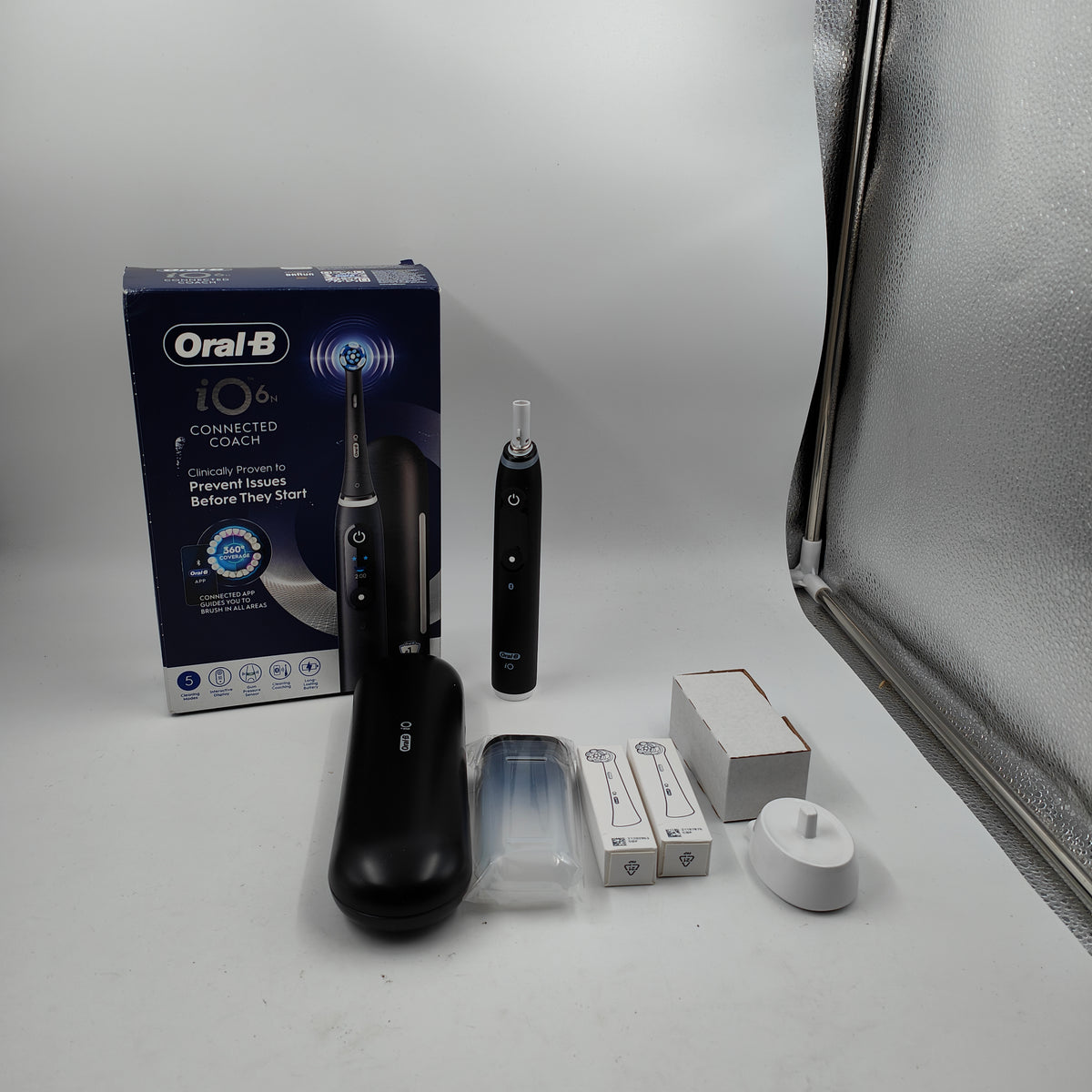 Oral-B iO 6N Black + extra iO Gentle Care replacement brush head
