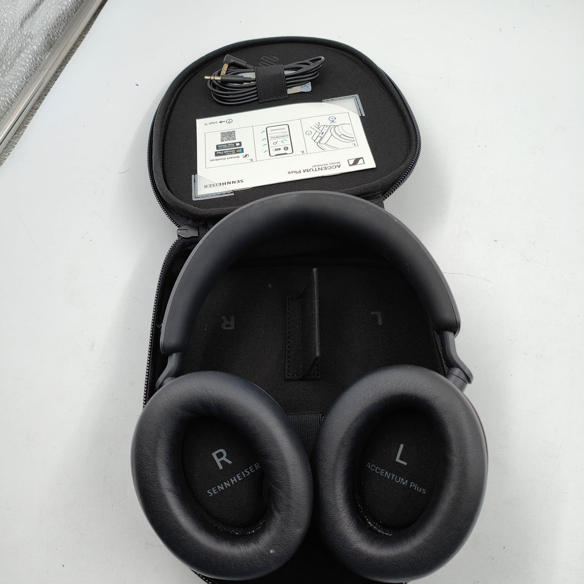 Sennheiser Accentum Plus Zwart