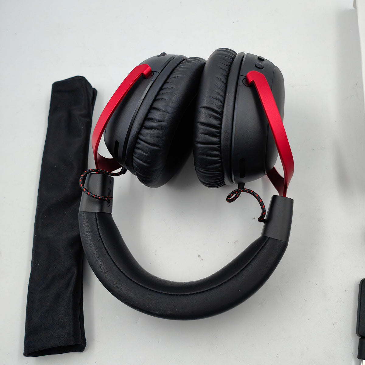 Casque gaming sans fil HyperX Cloud III - Noir/Rouge(PC, PS5, PS4)