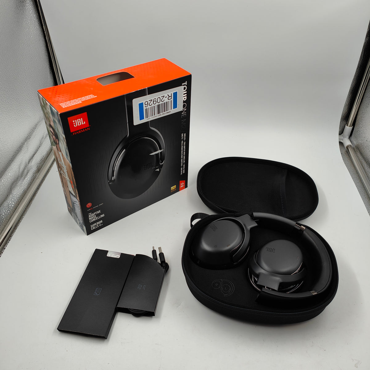 JBL TOUR ONE M2 Zwart