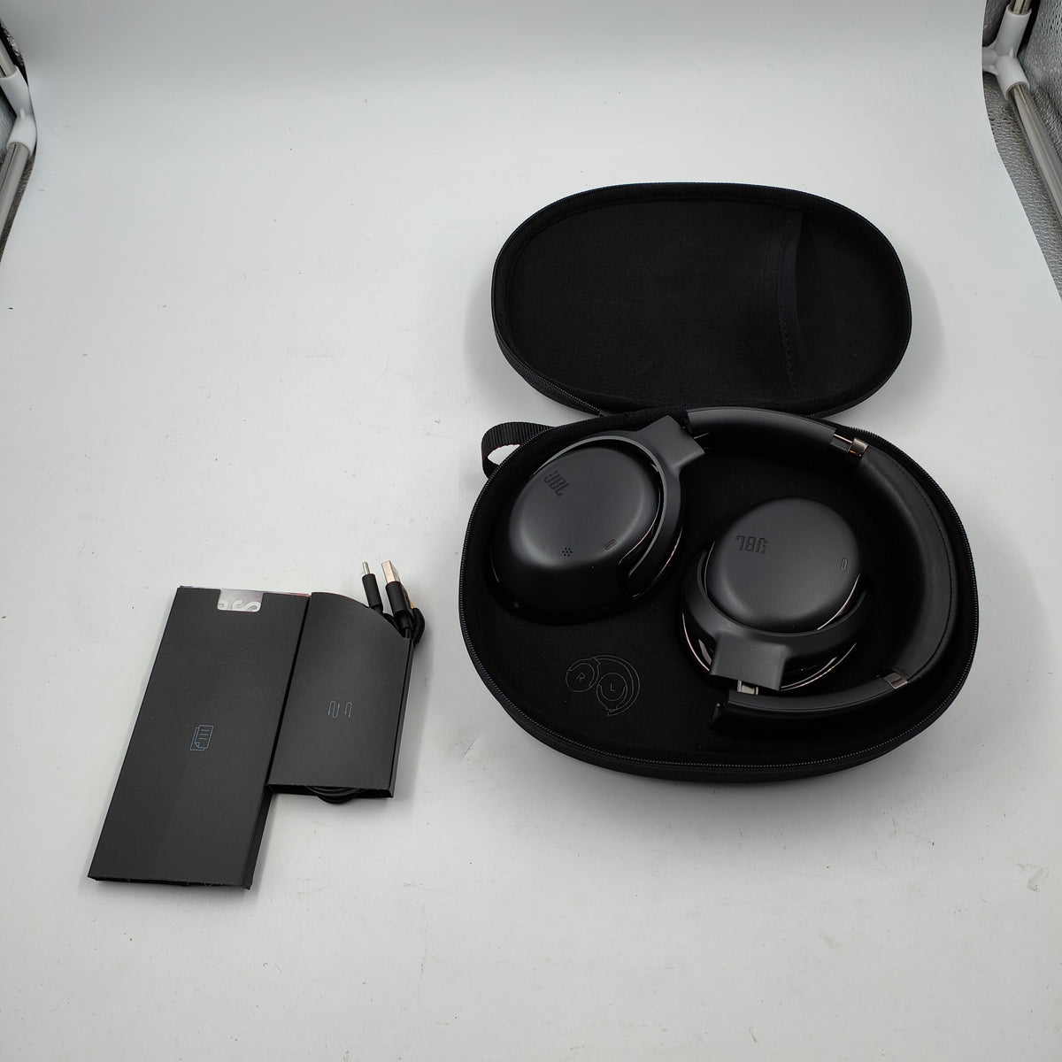 JBL TOUR ONE M2 Zwart