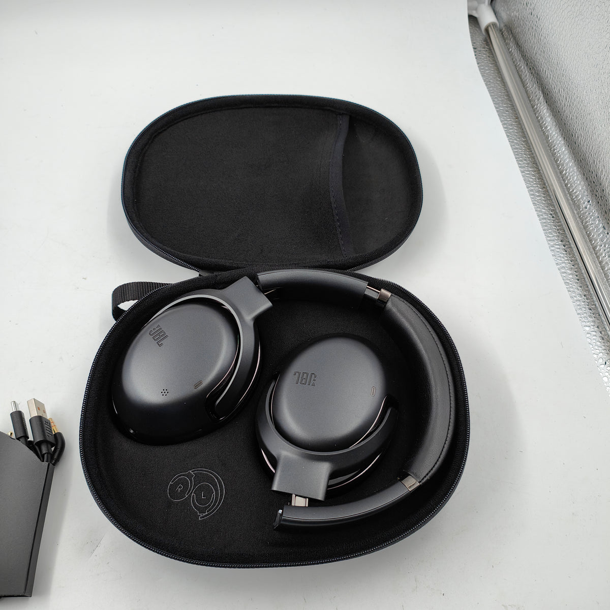 JBL TOUR ONE M2 Zwart