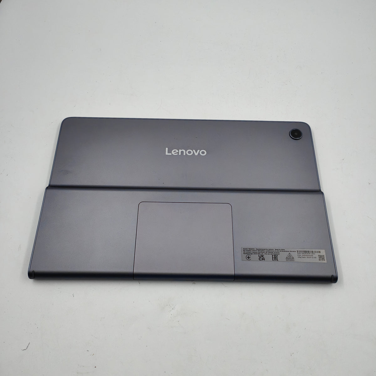 Lenovo Tab Plus 8 GB 128 GB + Hülle