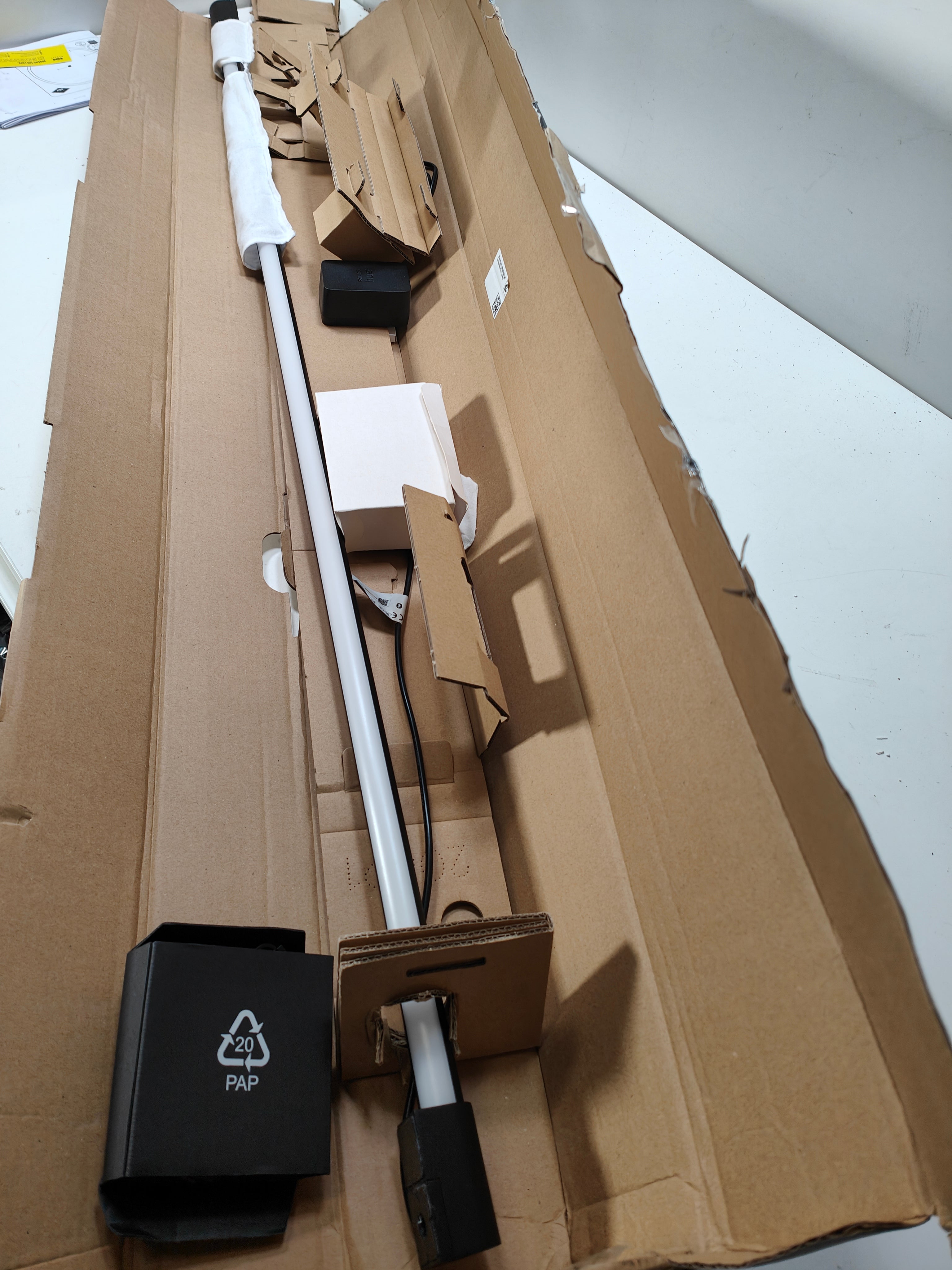 Tube lumineux dégradé Philips Hue Play LGR Noir