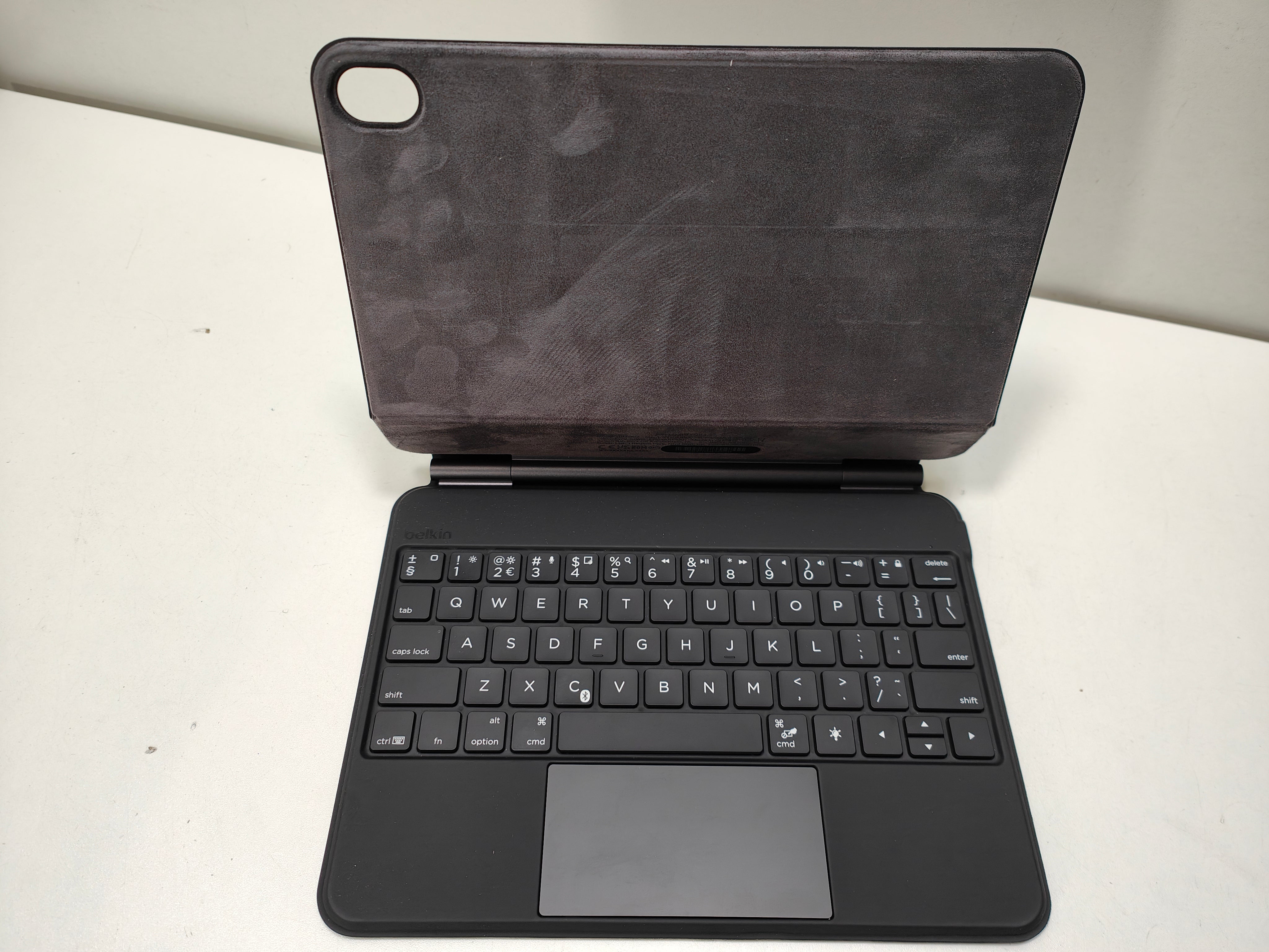 Belkin Magnetic Keyboard Folio for 10.9" 10th Gen iPad QWERTY