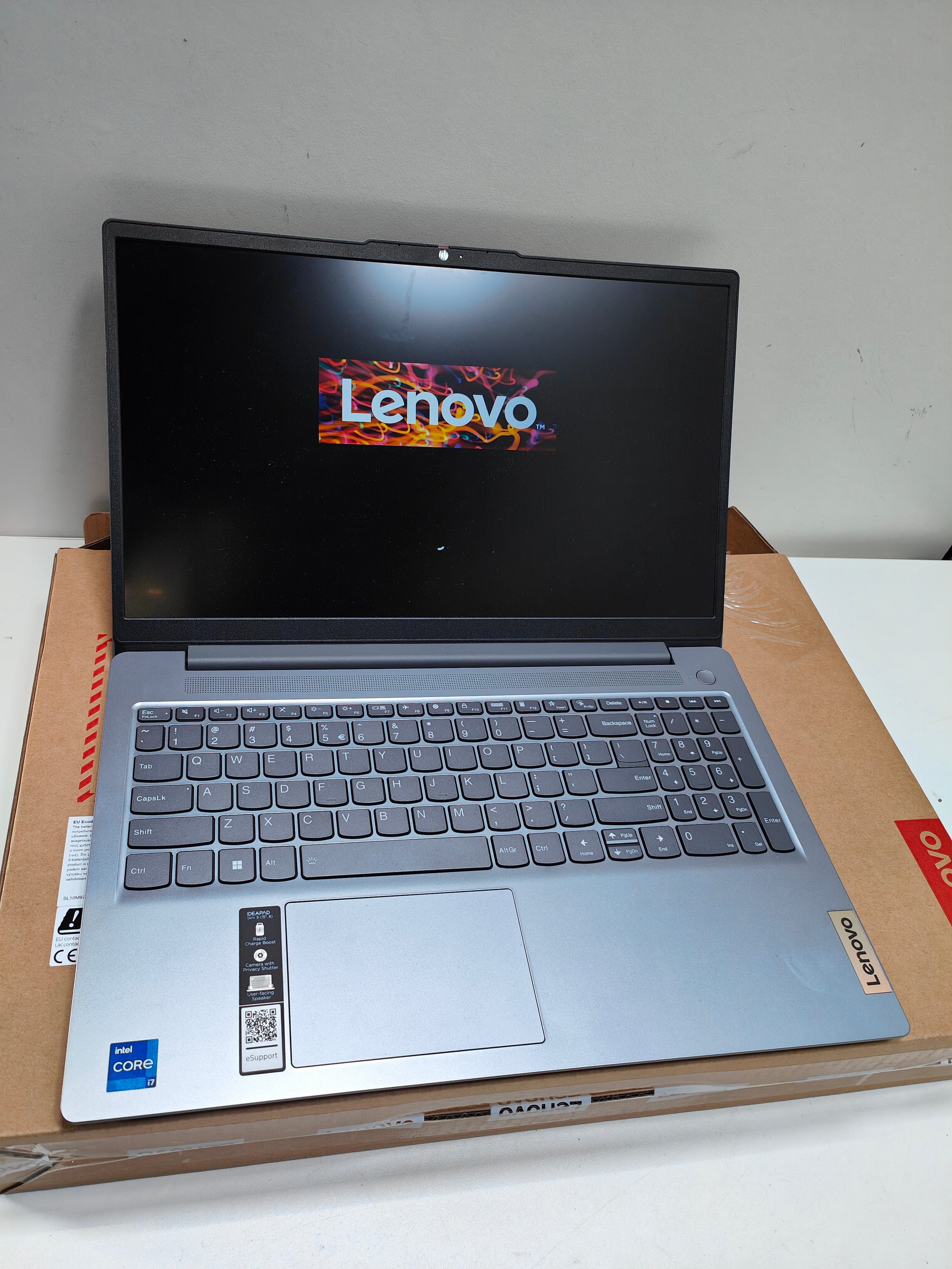 Lenovo IdeaPad Slim 3 15IRH8 83EM00CHMH QWERTY