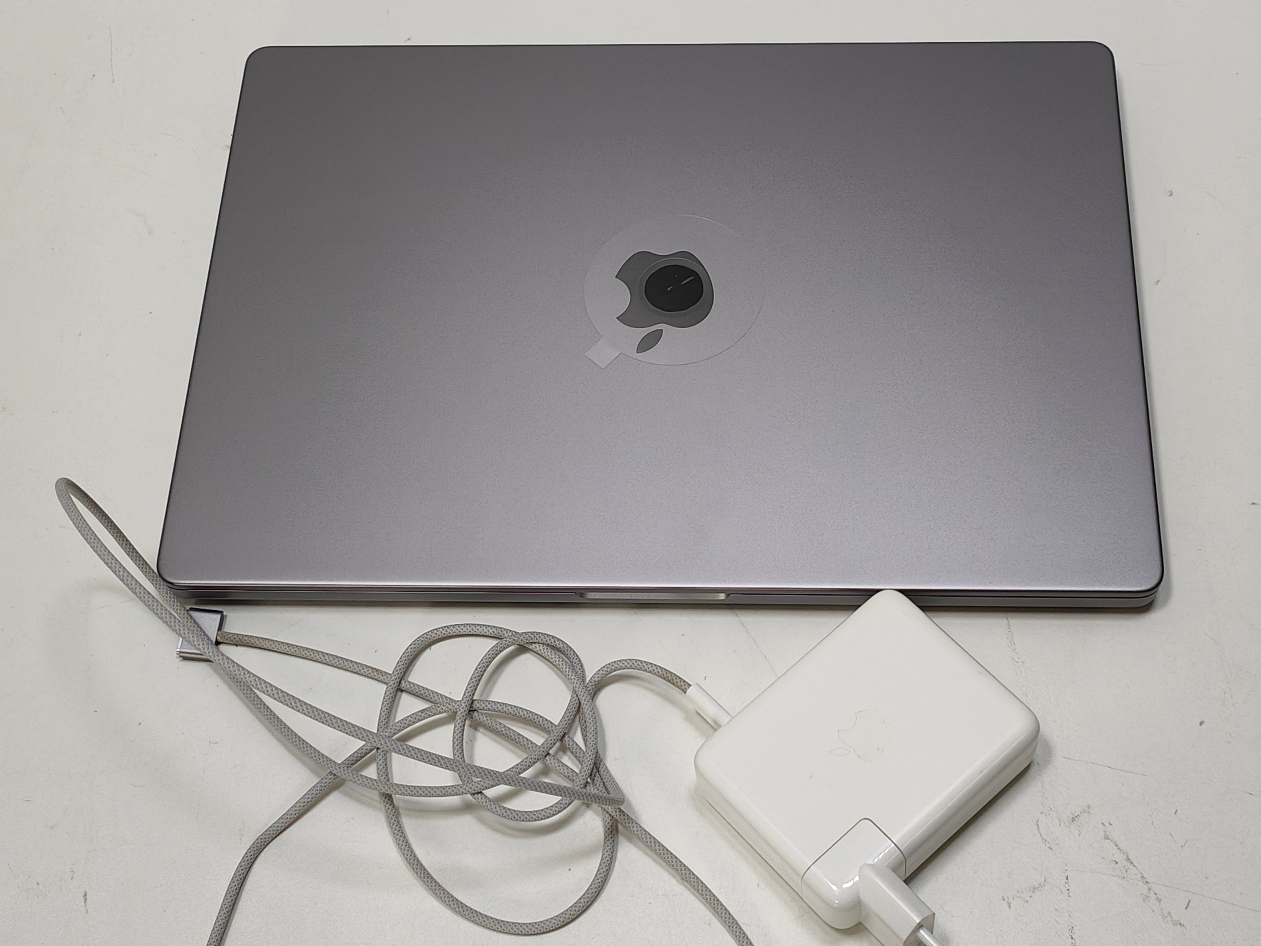 Apple MacBook Pro 16" 2023 M2 Pro (12/19) 16/512 Gris sidéral QWERTY