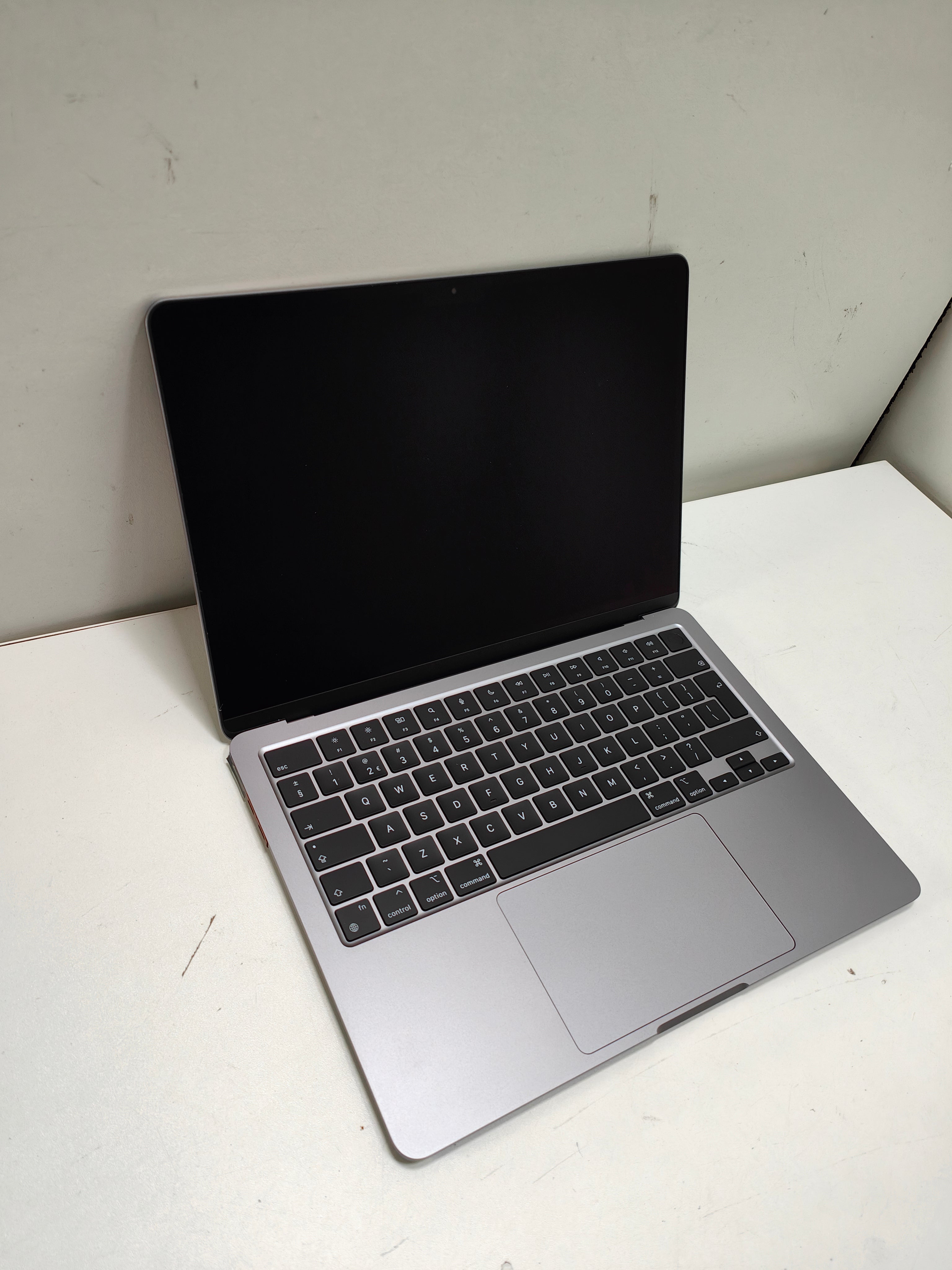 Apple MacBook Air (2022) M2 (8/8) 8GB/256GB SG QWERTY