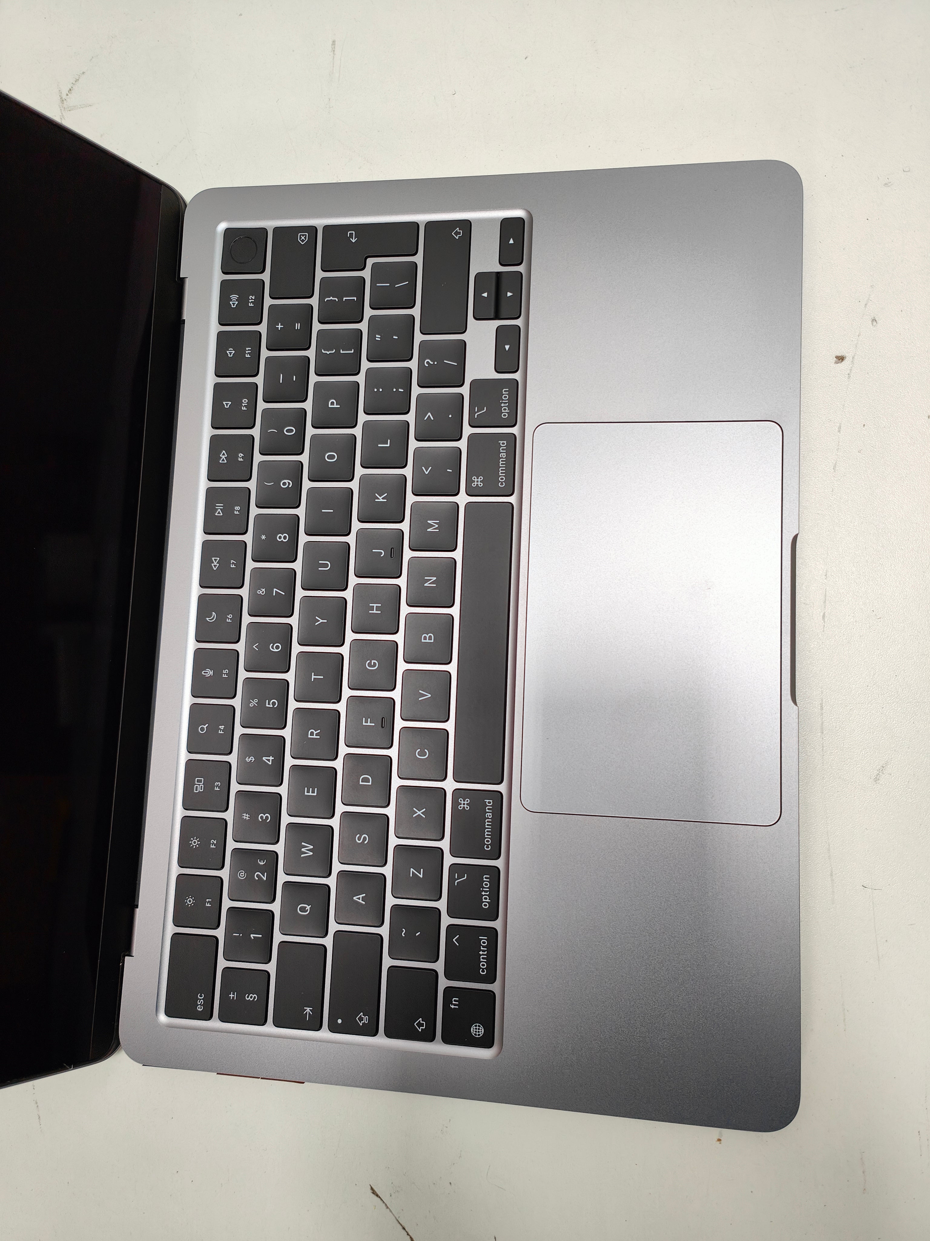 Apple MacBook Air (2022) M2 (8/8) 8GB/256GB SG QWERTY