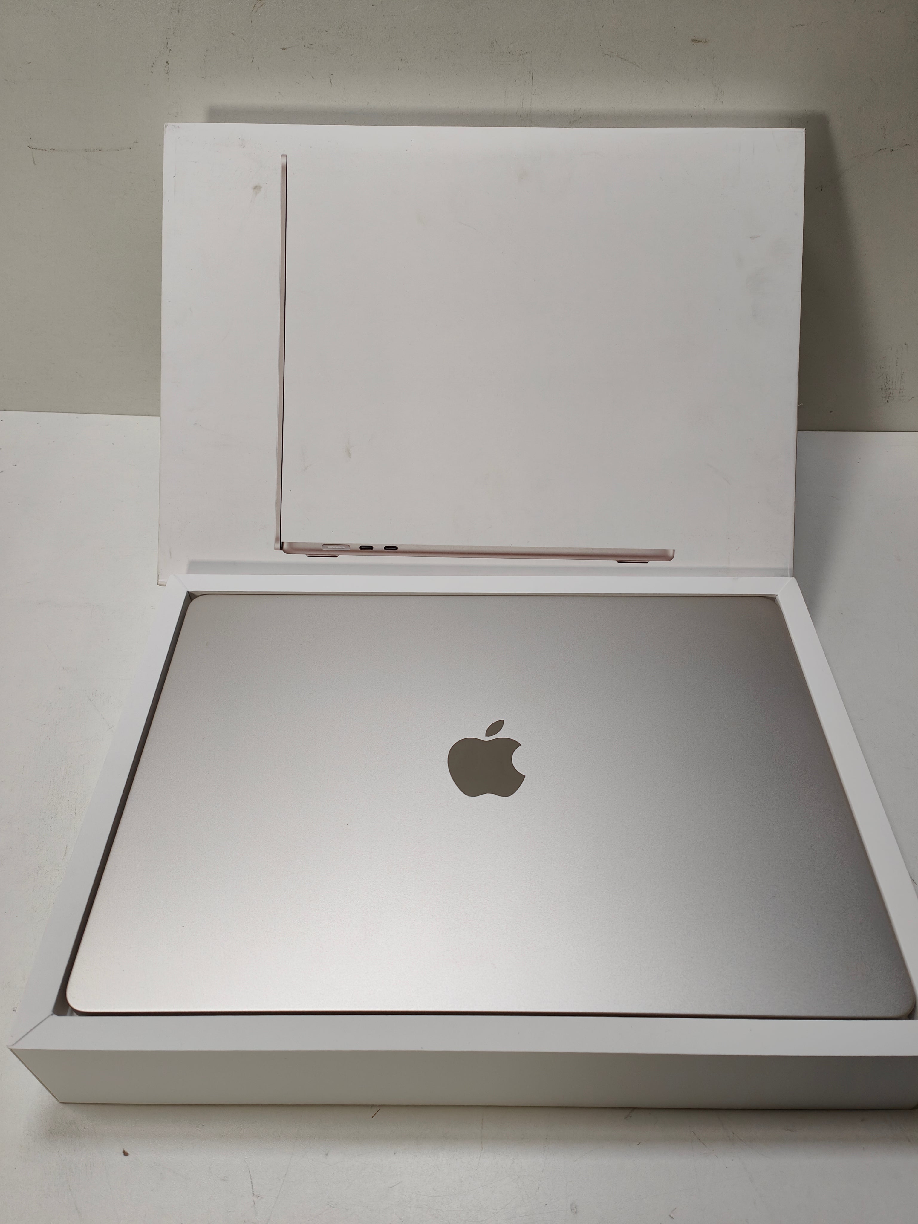 Apple MacBook Air 15" (2024) M3 (8/10) 8GB/256GB Sternenlicht AZERTY