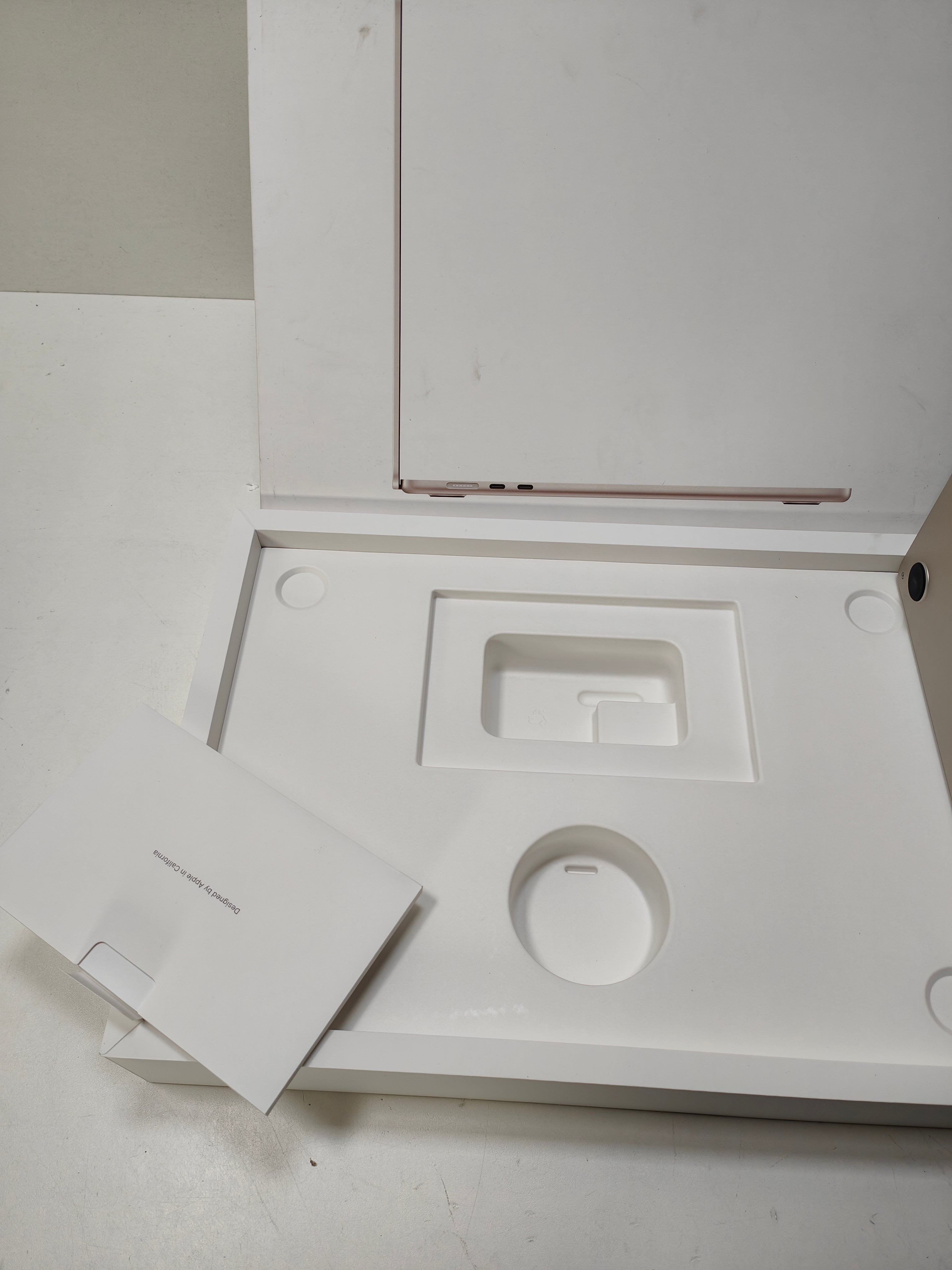 Apple MacBook Air 15" (2024) M3 (8/10) 8GB/256GB Sternenlicht AZERTY