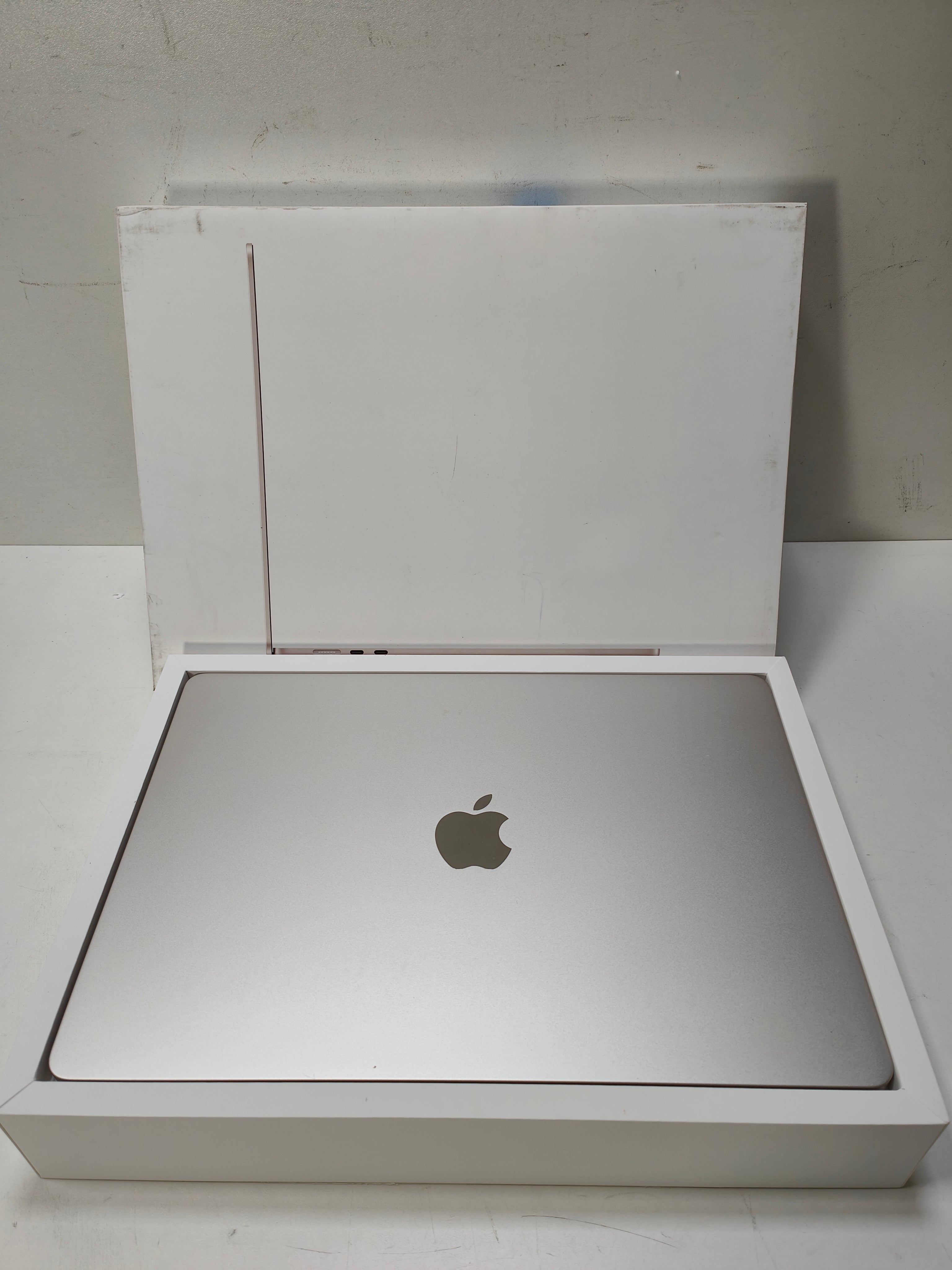 Apple MacBook Air 15" (2024) M3 (8/10) 8GB/256GB Sternenlicht AZERTY