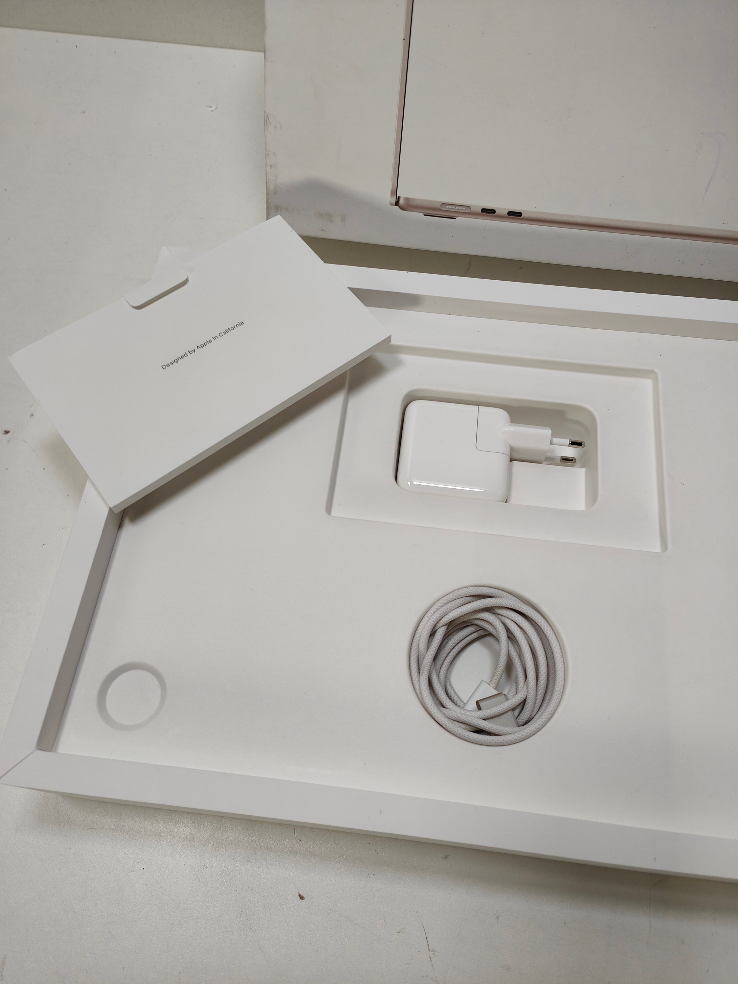 Apple MacBook Air 15" (2024) M3 (8/10) 8GB/256GB Sternenlicht AZERTY