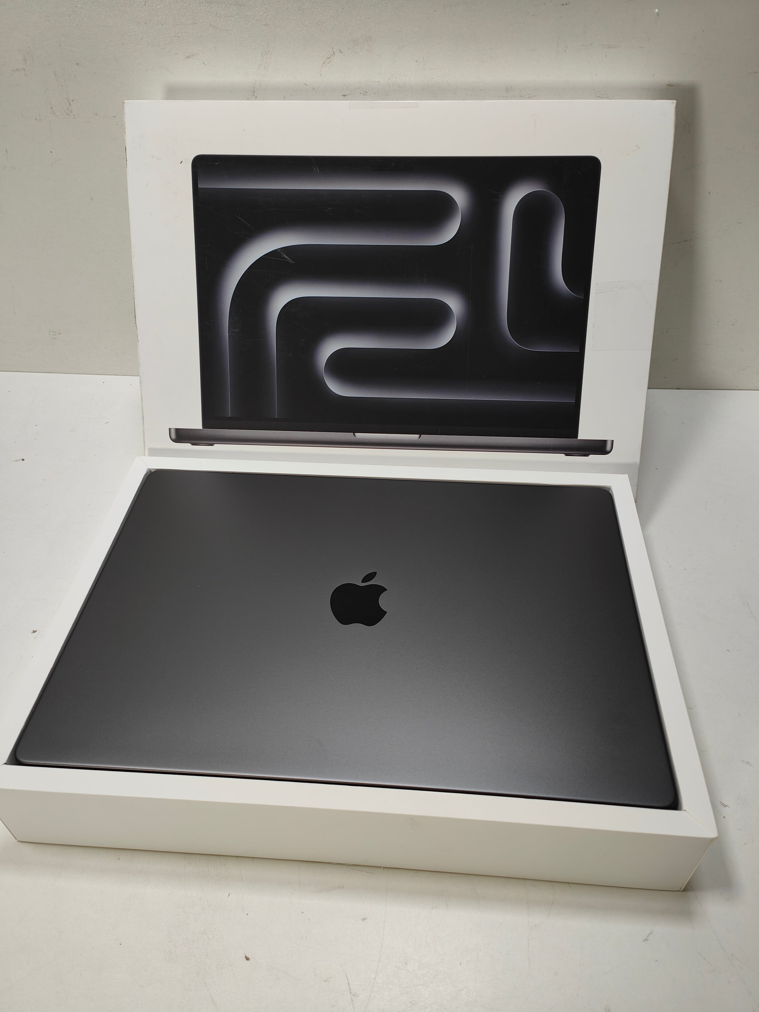 Apple MacBook Pro 16" (2023) M3 Pro (12/18) 18/512 SZ QWERTY