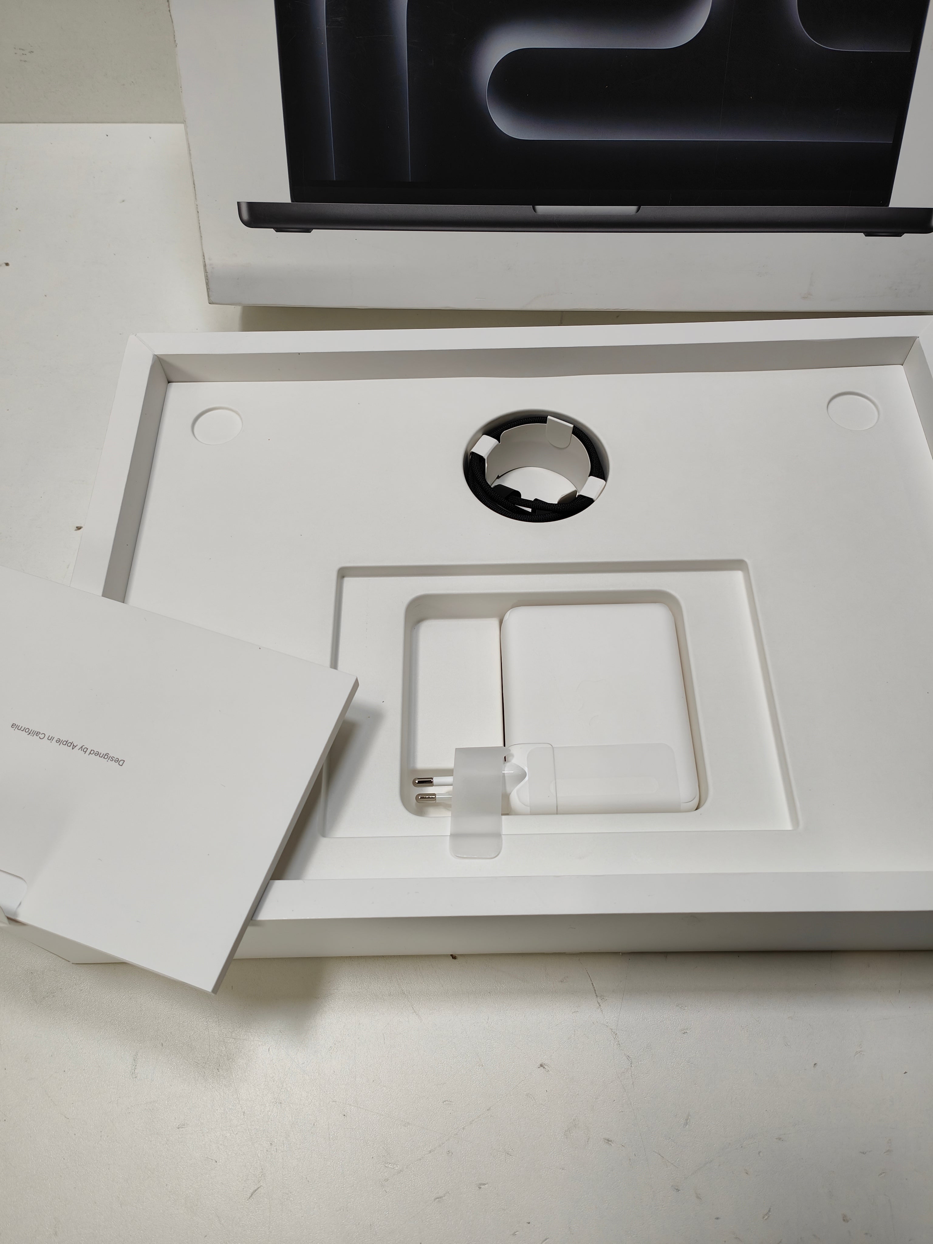 Apple MacBook Pro 16" (2023) M3 Pro (12/18) 18/512 SZ QWERTY