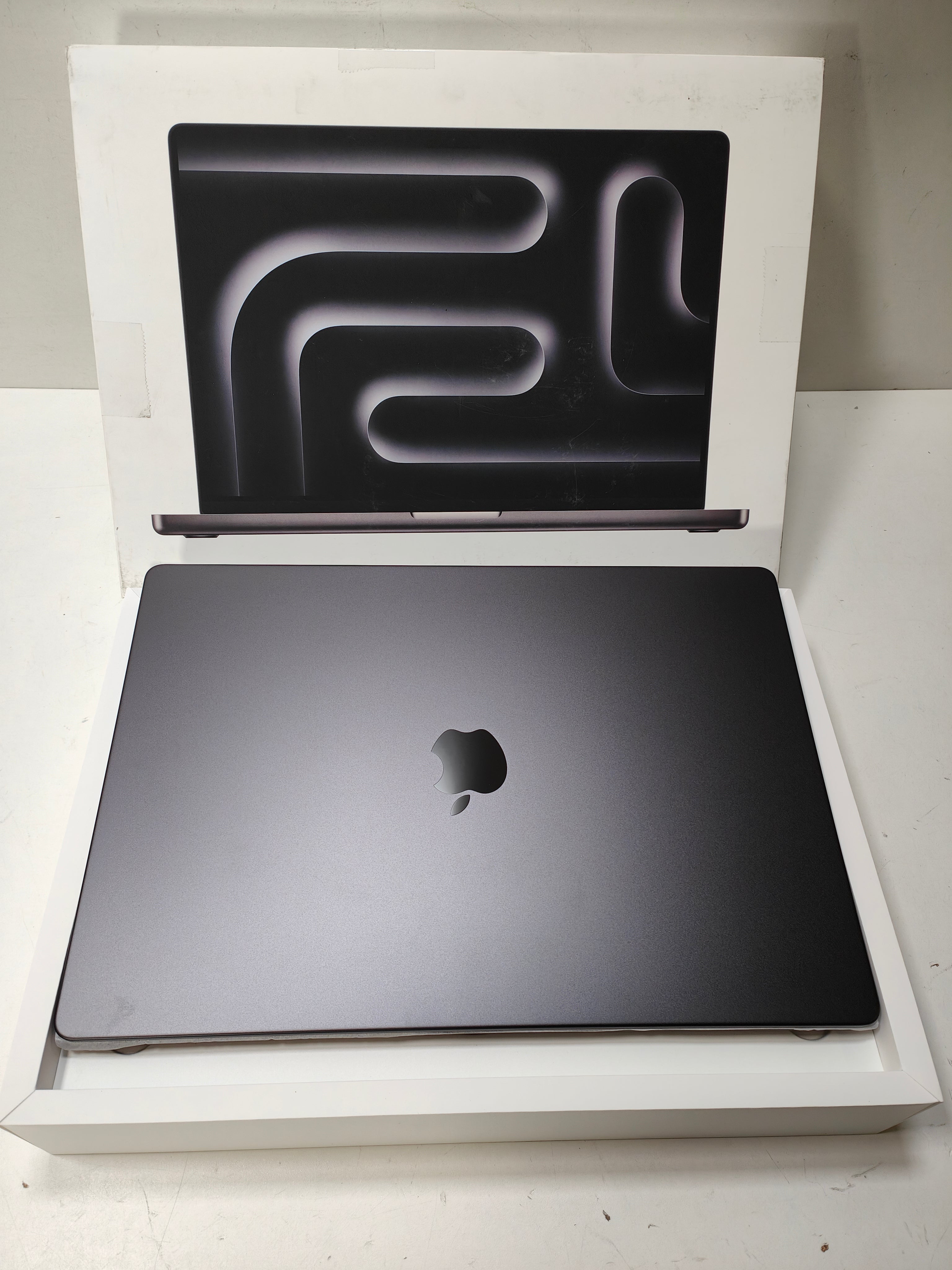 Apple MacBook Pro 16" (2023) M3 Max (16/40) 48/2TB SZ QWERTZ