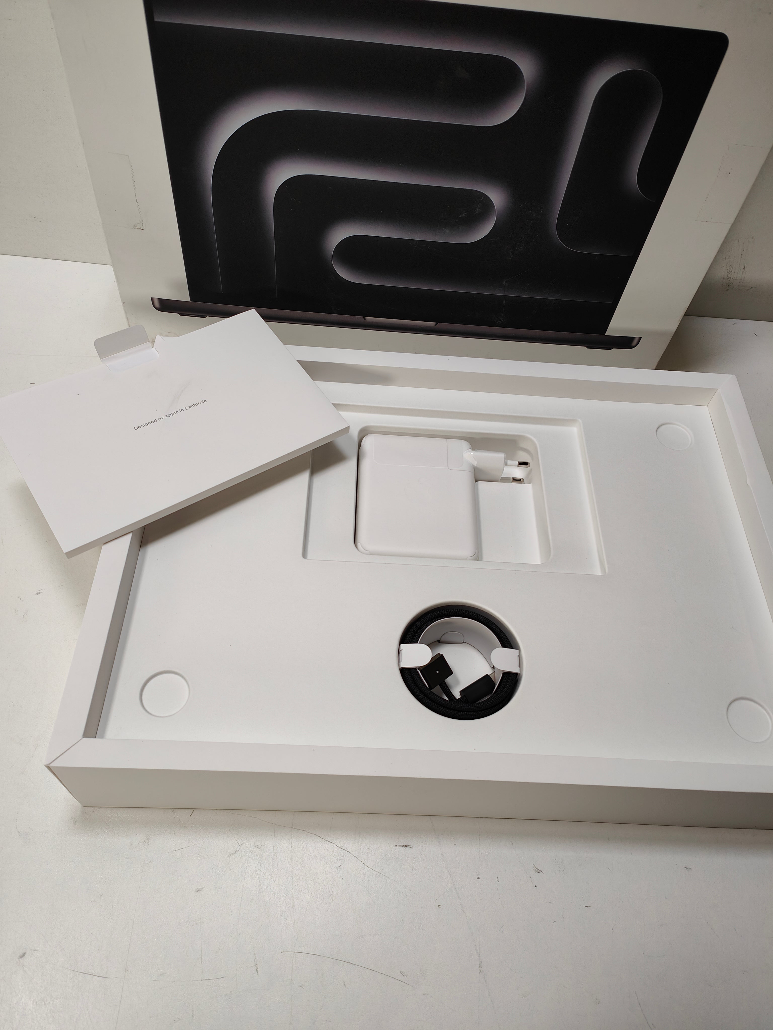 Apple MacBook Pro 16" (2023) M3 Max (16/40) 48/2TB SZ QWERTZ