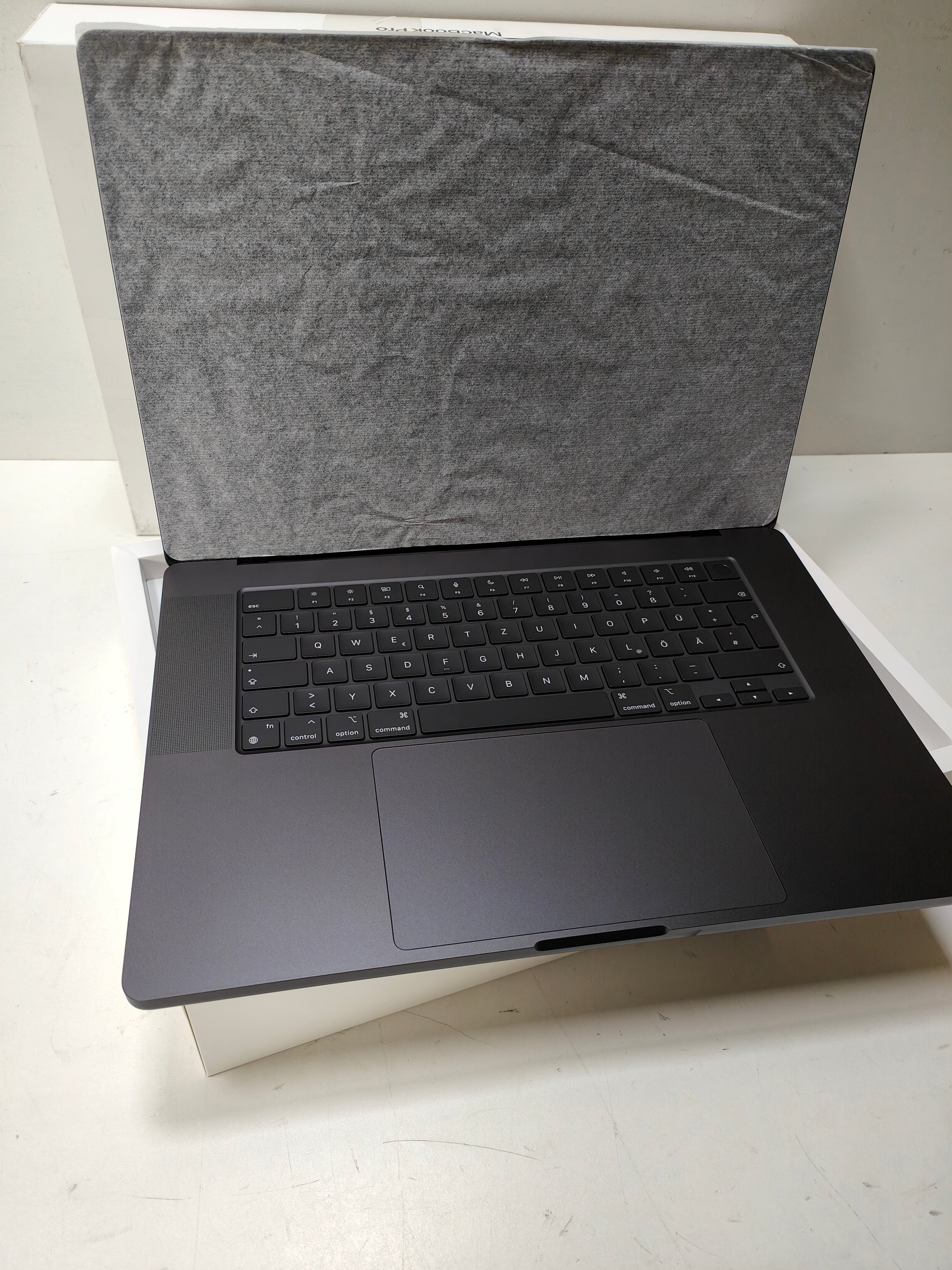 Apple MacBook Pro 16" (2023) M3 Max (16/40) 48/2TB SZ QWERTZ