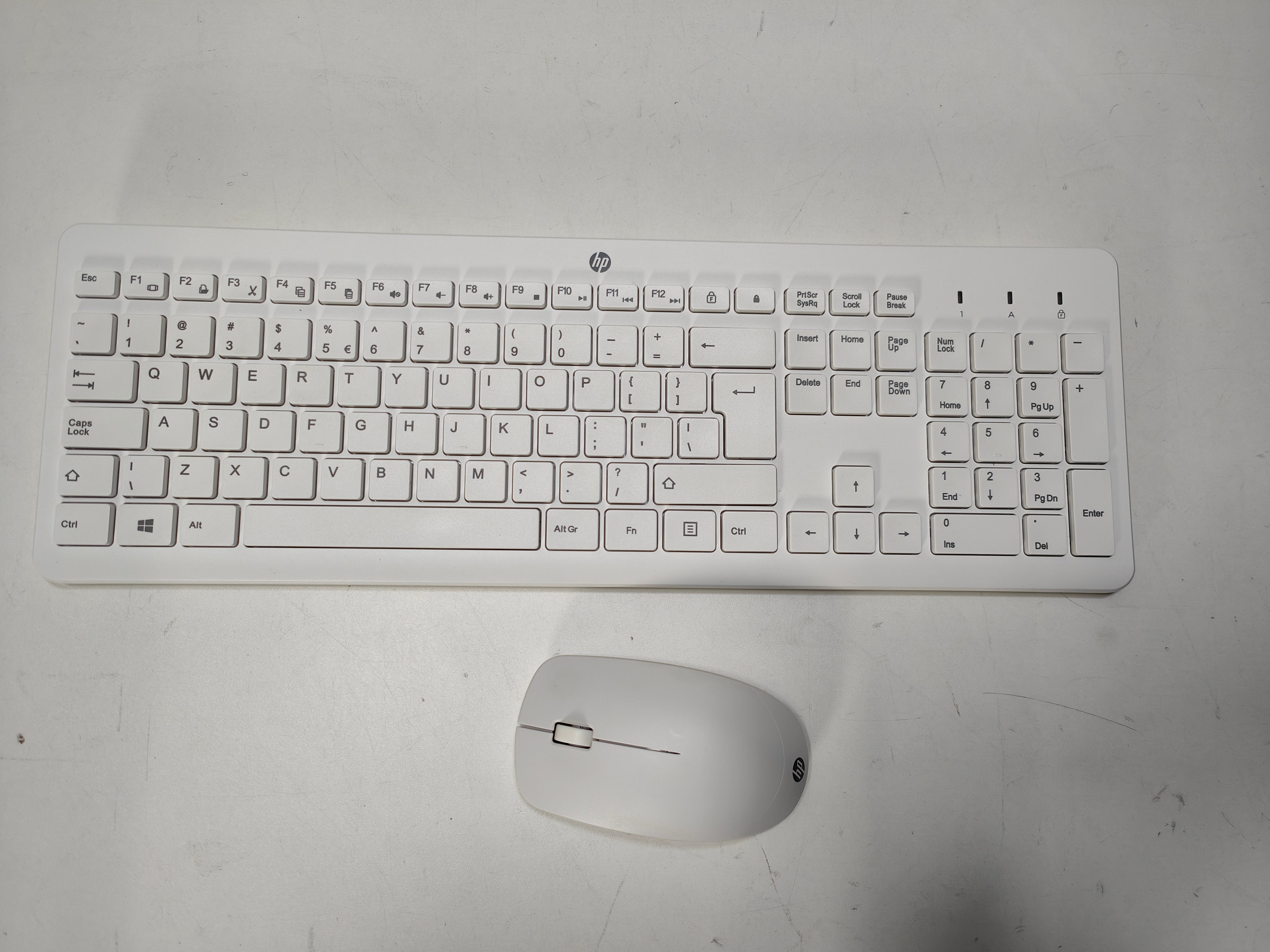 HP 230 Clavier et Souris Sans Fil Blanc QWERTY