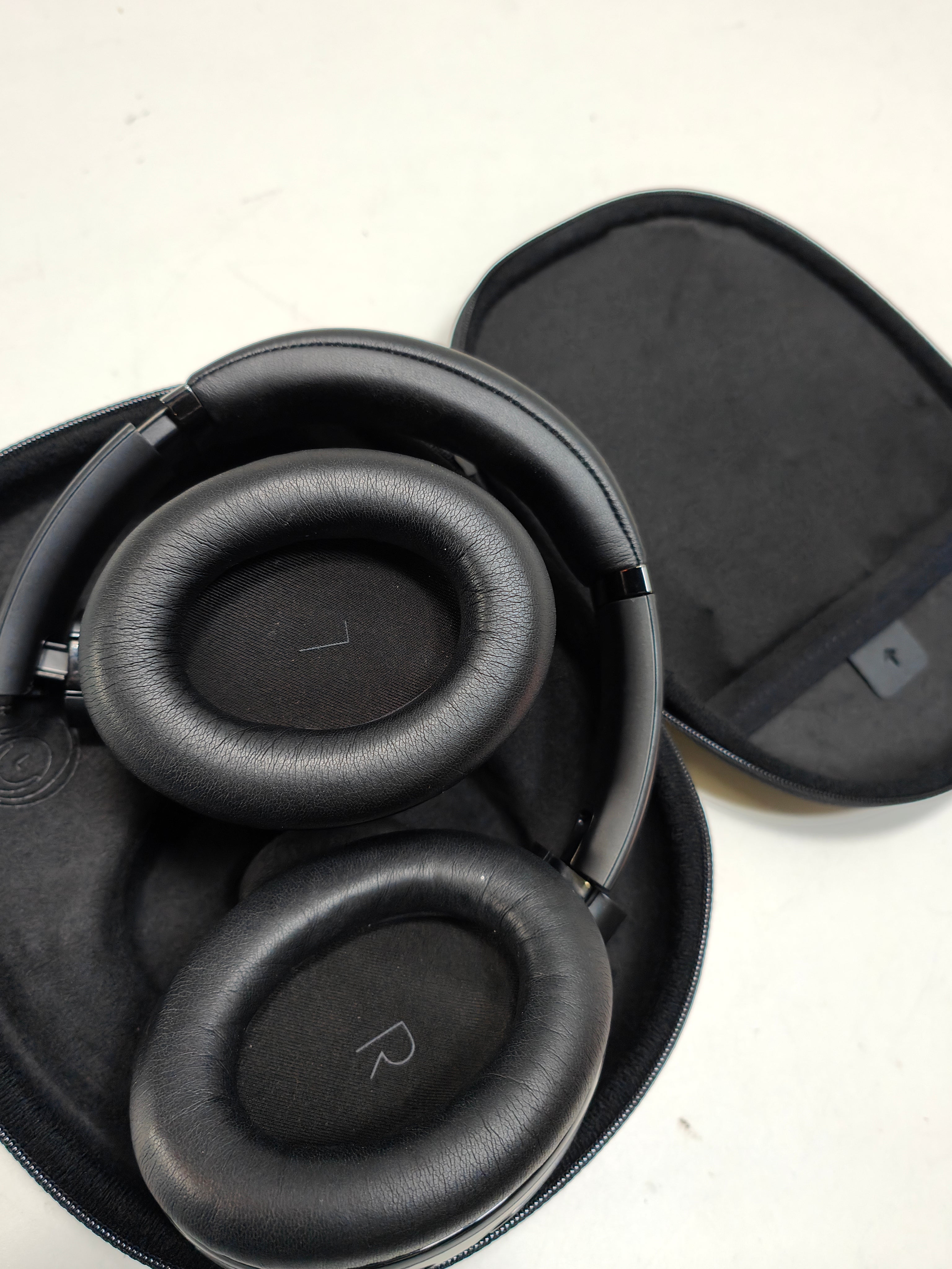 JBL TOUR ONE M2 Schwarz