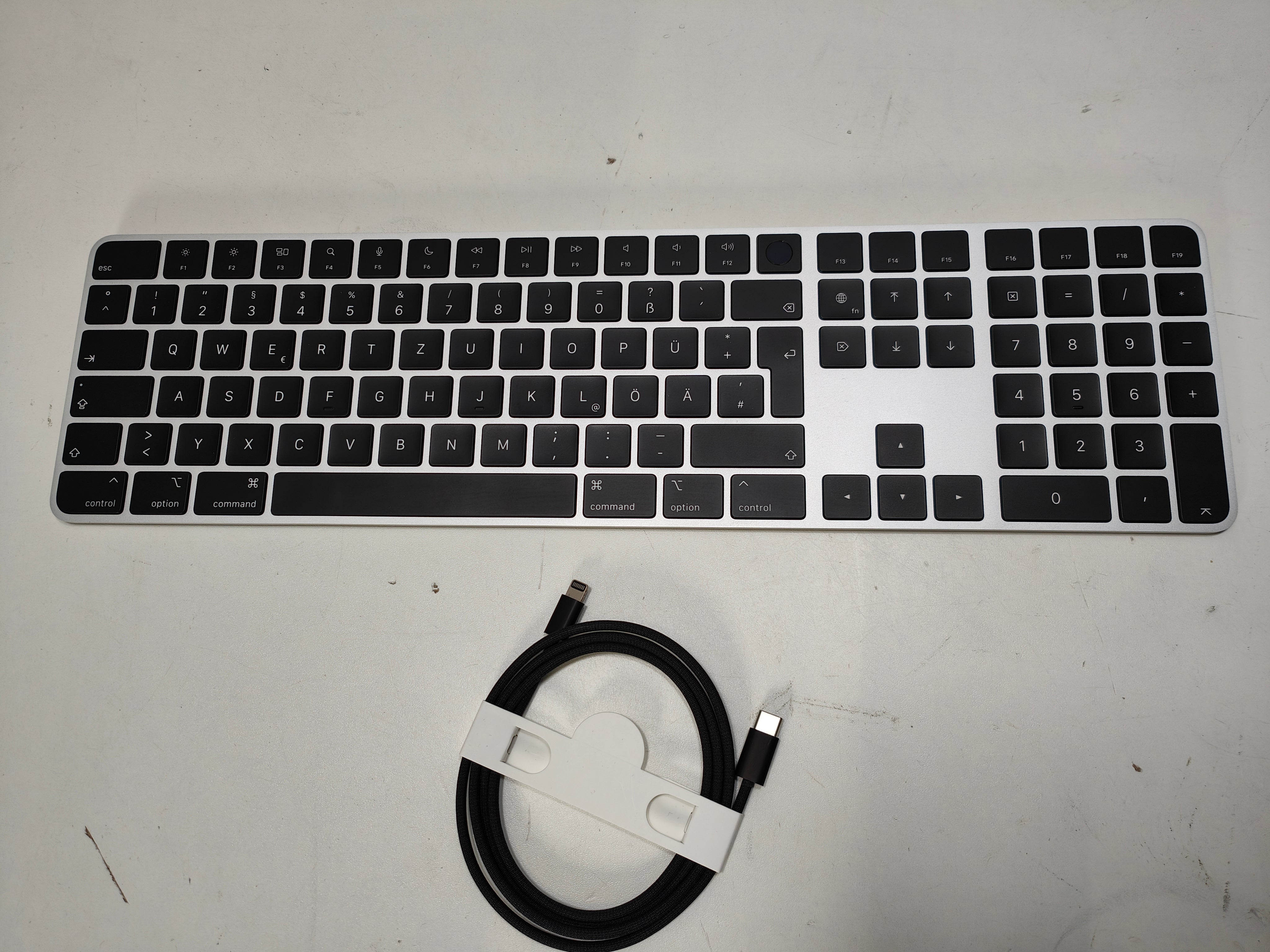 Apple Magic Numeric Keyboard Touch ID QWERTZ Zwart