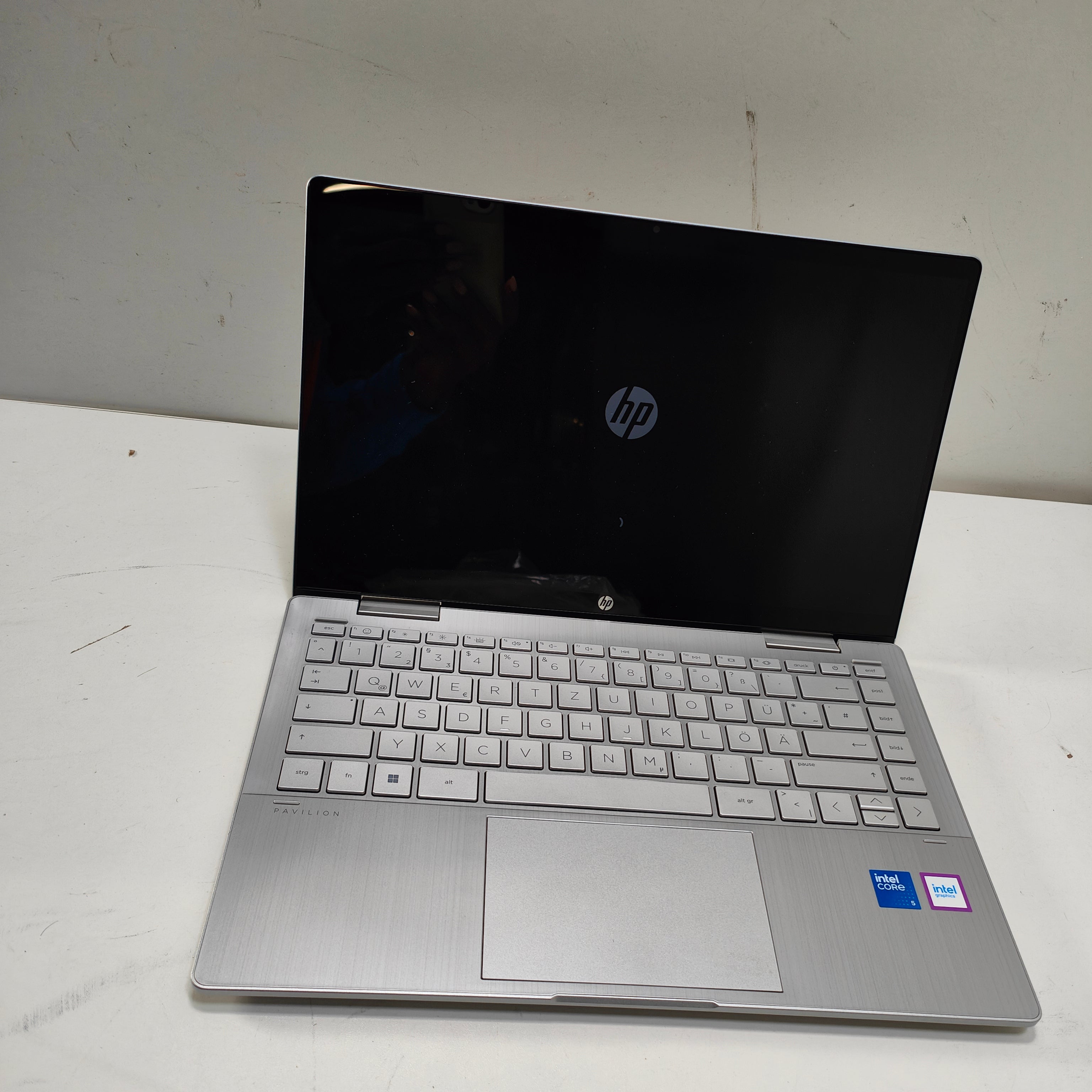 HP laptop 14-ek2055ng QWERTZ