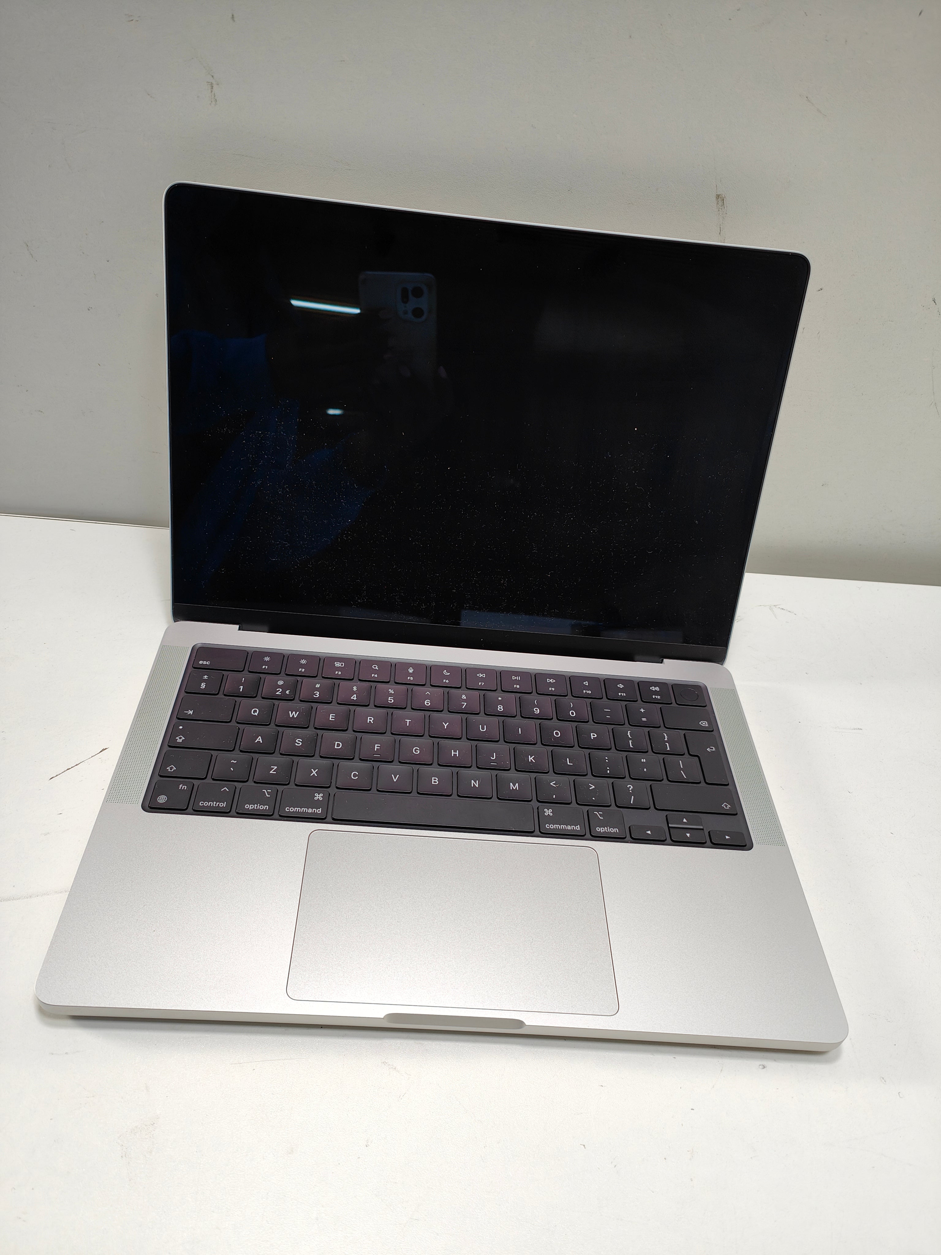 Apple MacBook Pro 14' (2023) M3 (8/10) 8GB/512GB Silber QWERTY