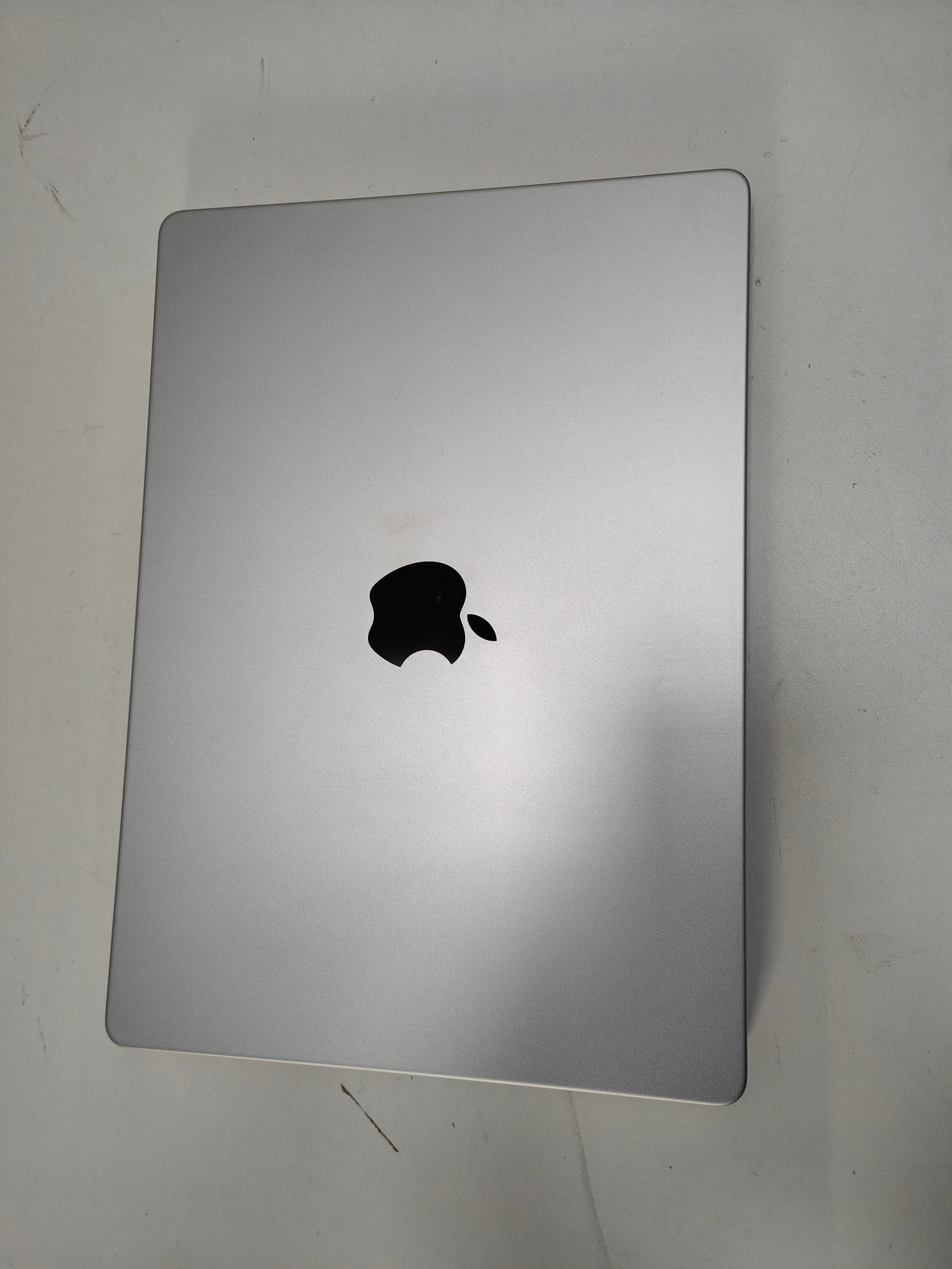 Apple MacBook Pro 14' (2023) M3 (8/10) 8GB/512GB Silber QWERTY