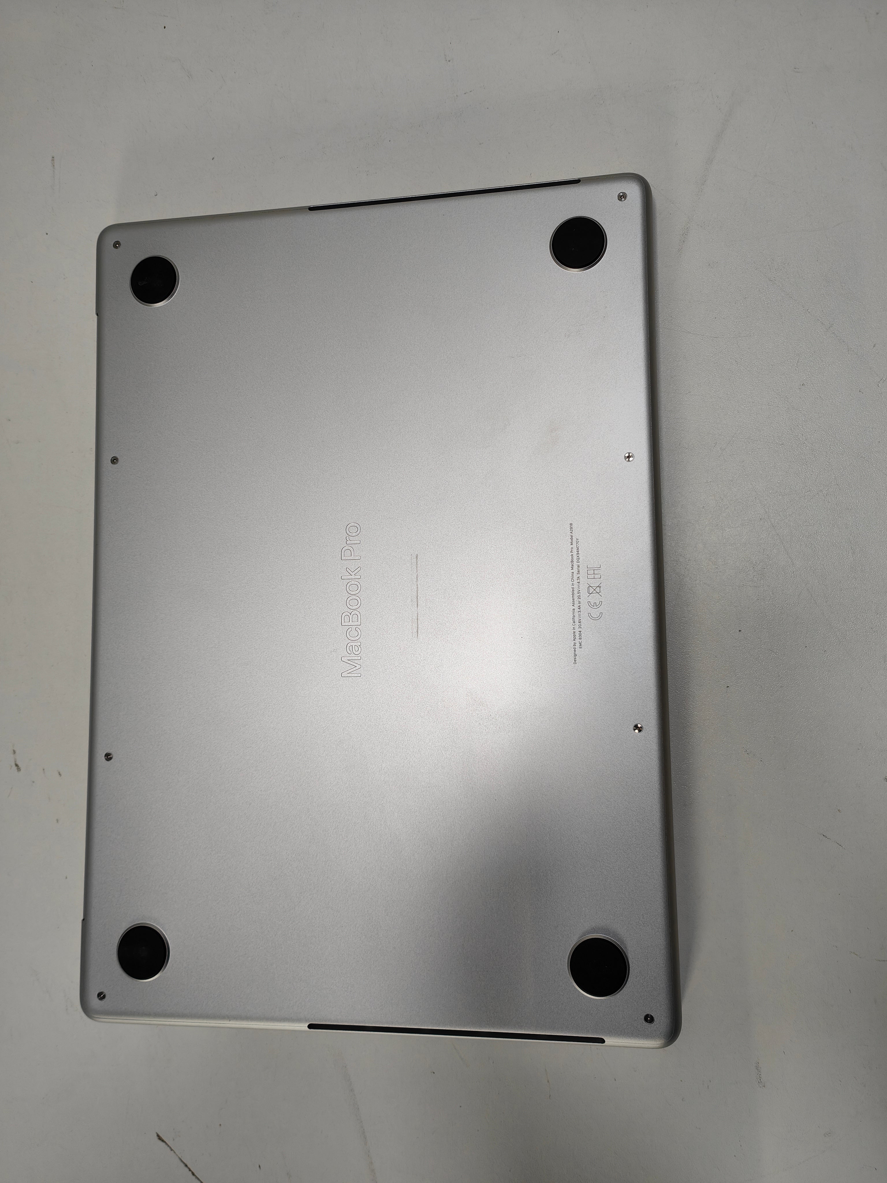 Apple MacBook Pro 14' (2023) M3 (8/10) 8GB/512GB Silber QWERTY