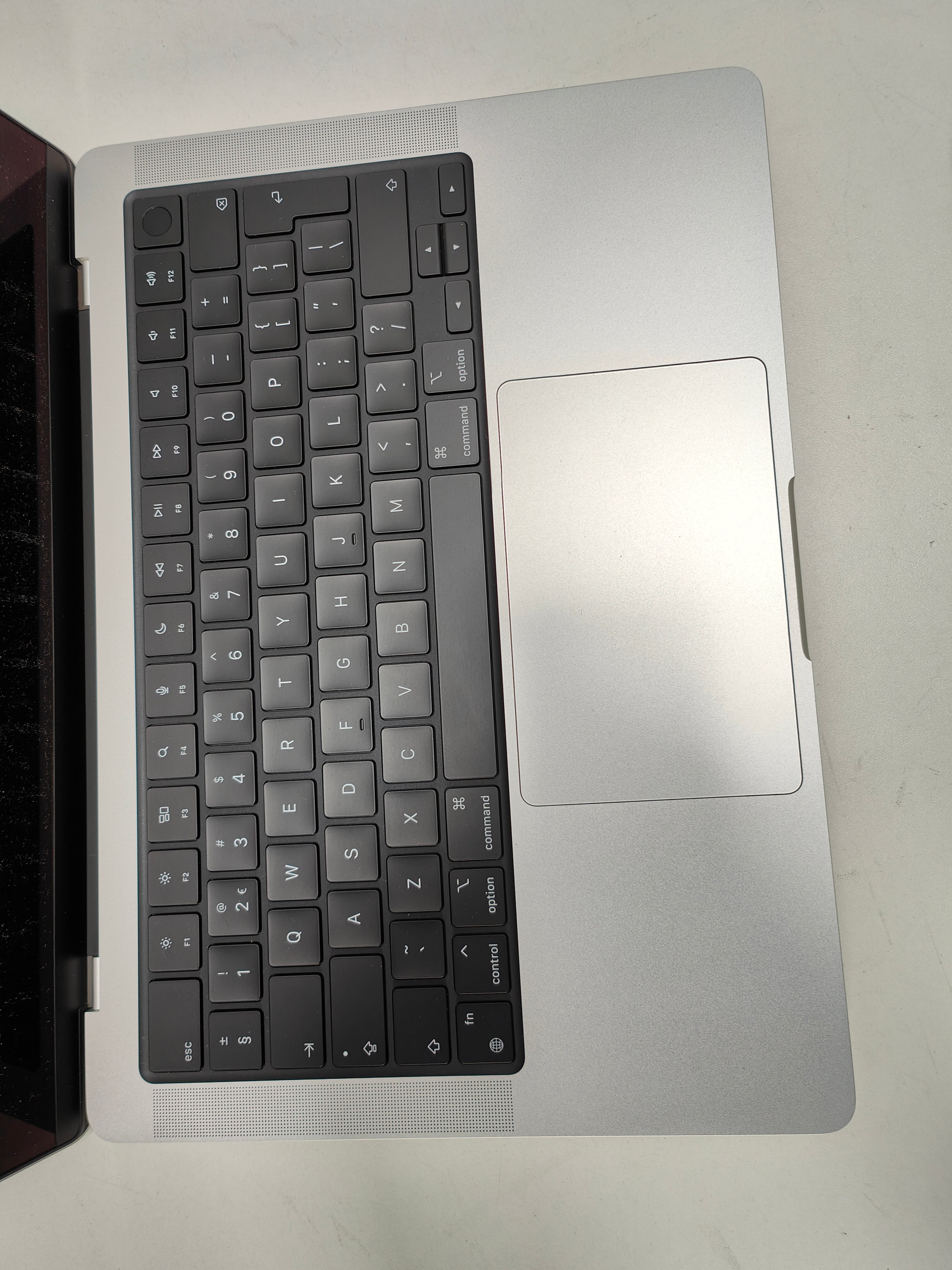 Apple MacBook Pro 14' (2023) M3 (8/10) 8GB/512GB Silber QWERTY