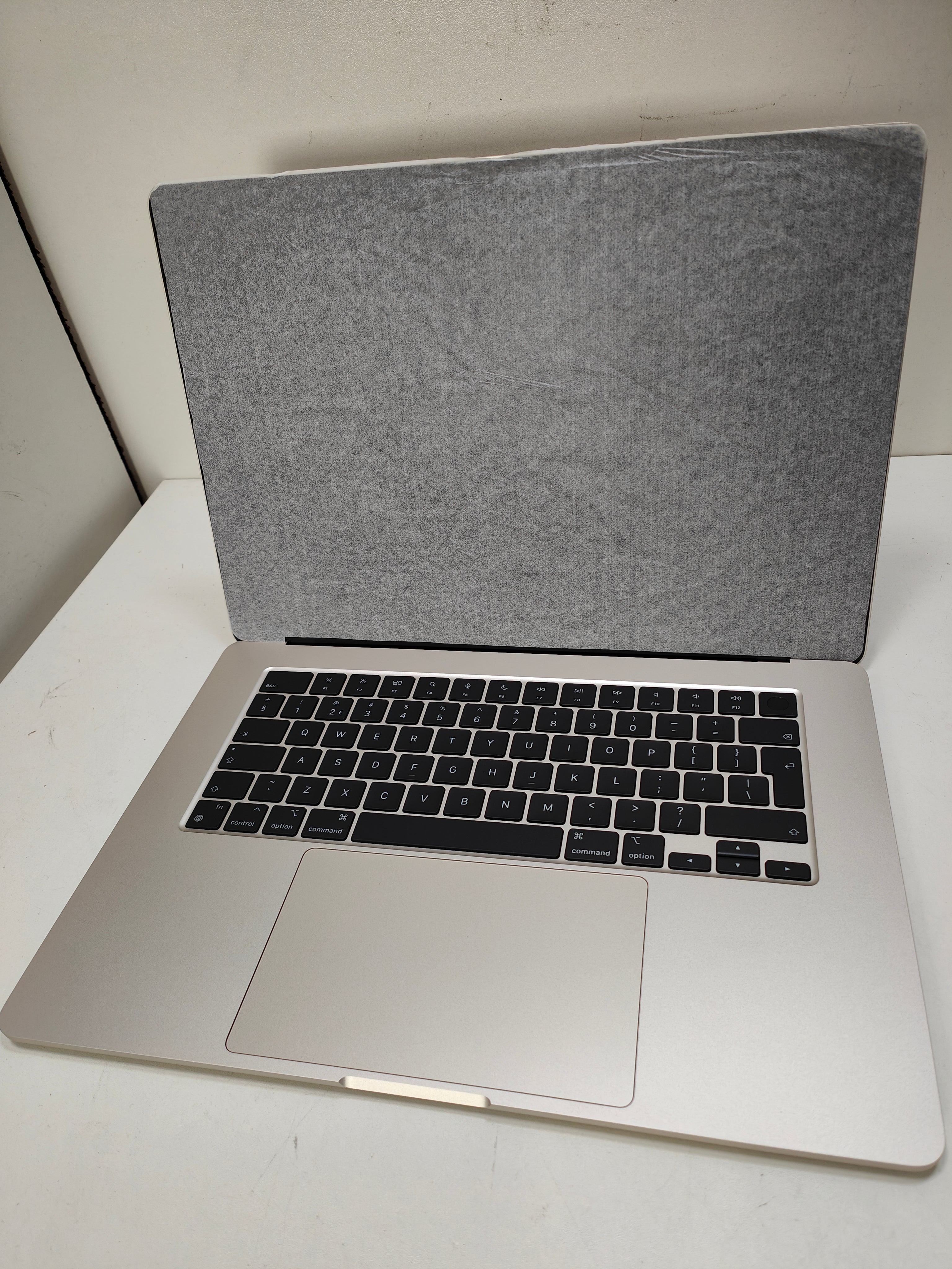 Apple MacBook Air 15" (2024) M3 (8/10) 8GB/256GB Sterrenlicht QWERTY