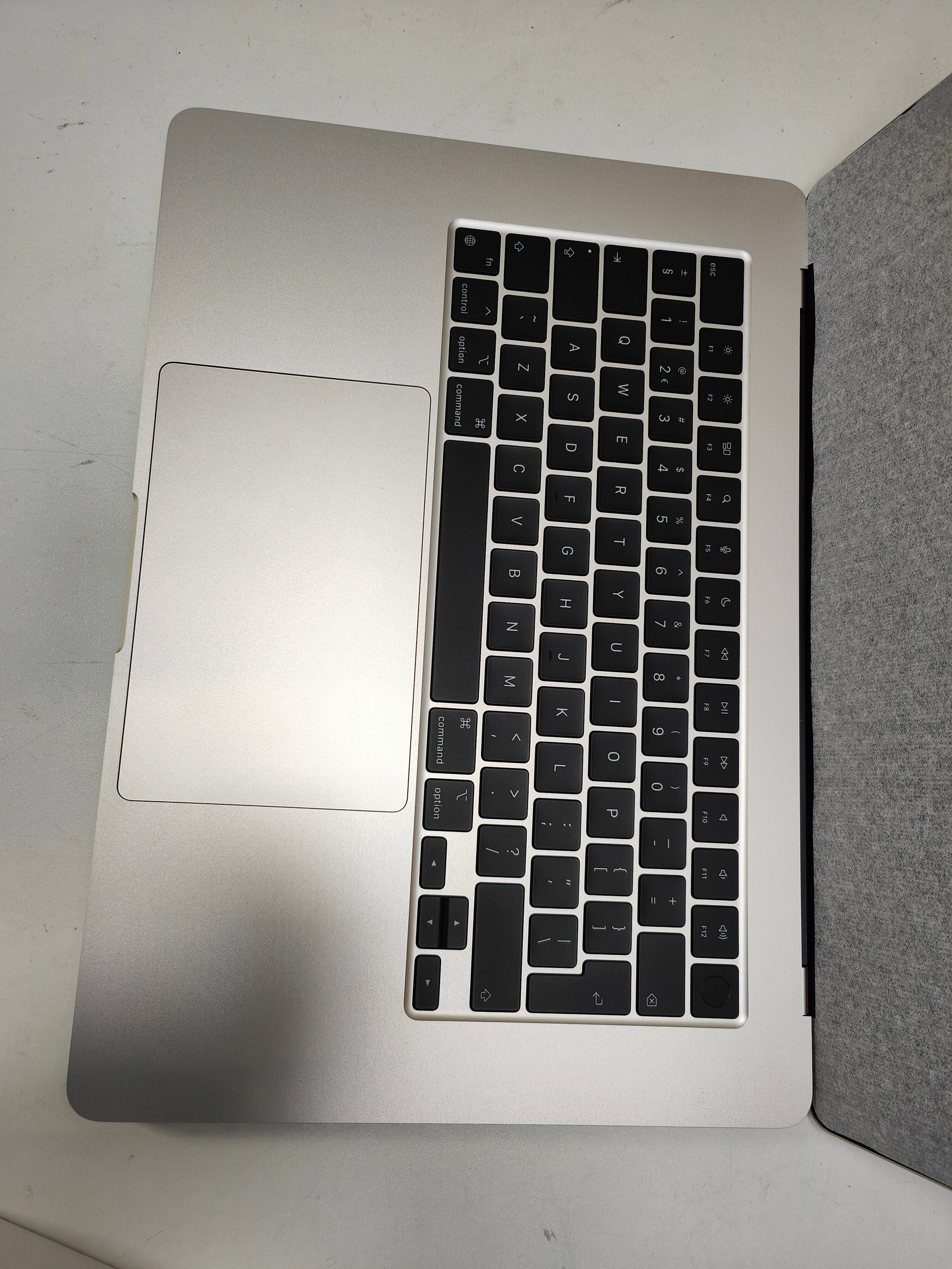 Apple MacBook Air 15" (2024) M3 (8/10) 8GB/256GB Sterrenlicht QWERTY