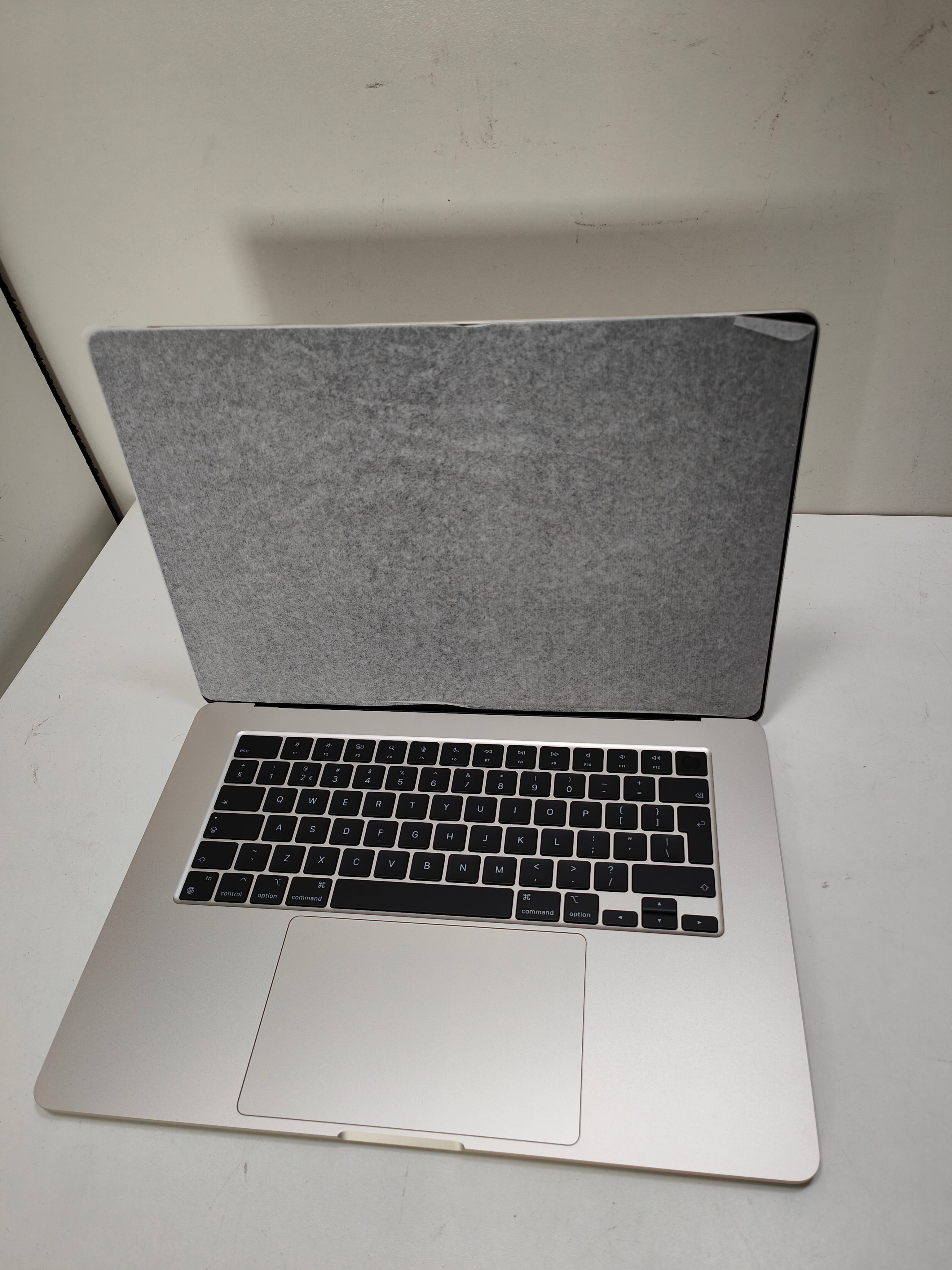 Apple MacBook Air 15" (2024) M3 (8/10) 8GB/256GB Sterrenlicht QWERTY