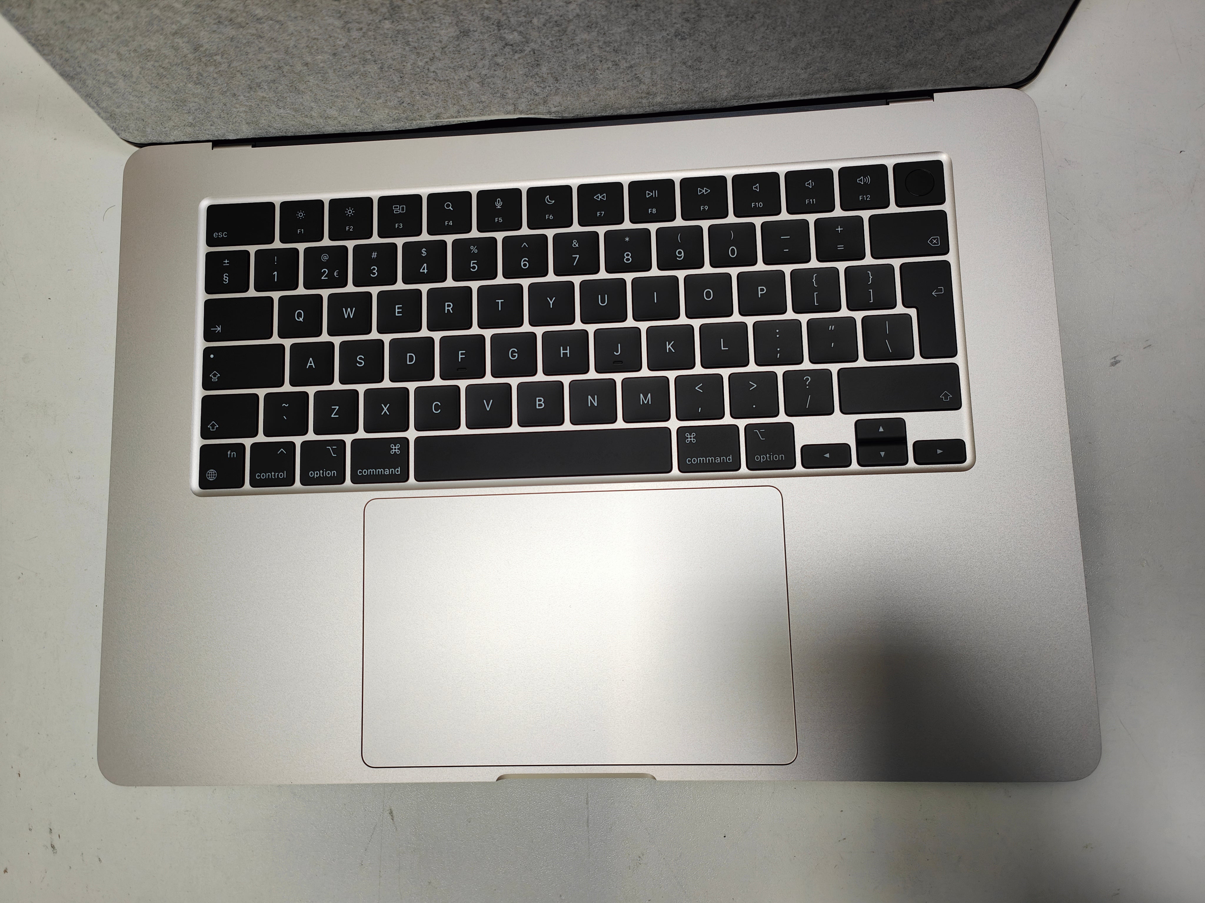 Apple MacBook Air 15" (2024) M3 (8/10) 8GB/256GB Sterrenlicht QWERTY