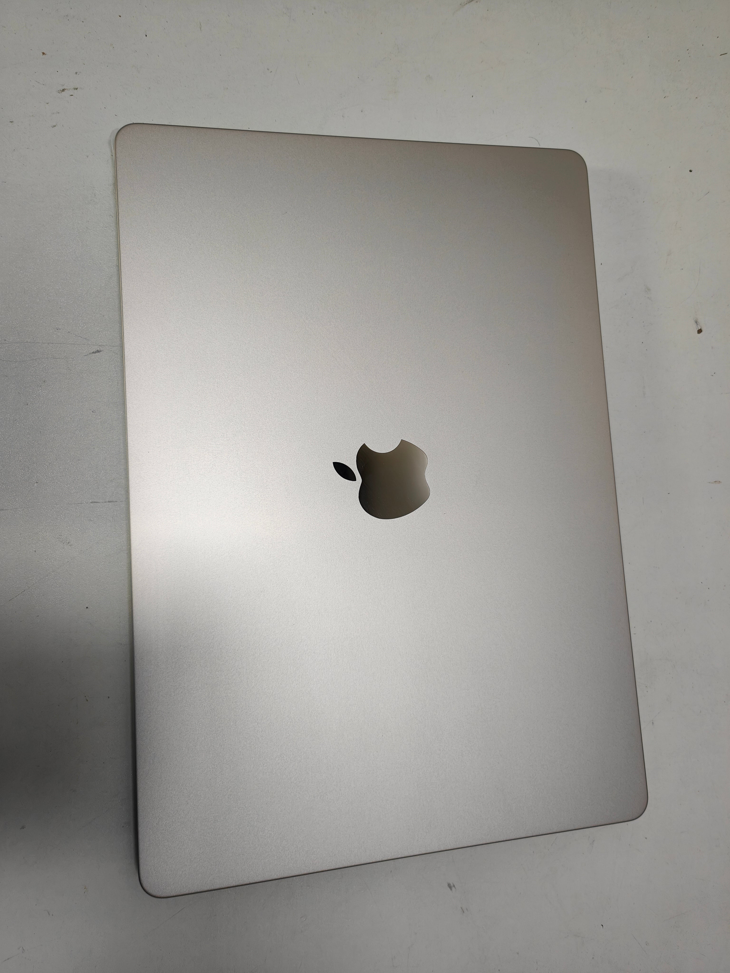 Apple MacBook Air 15" (2024) M3 (8/10) 8GB/256GB Sterrenlicht QWERTY