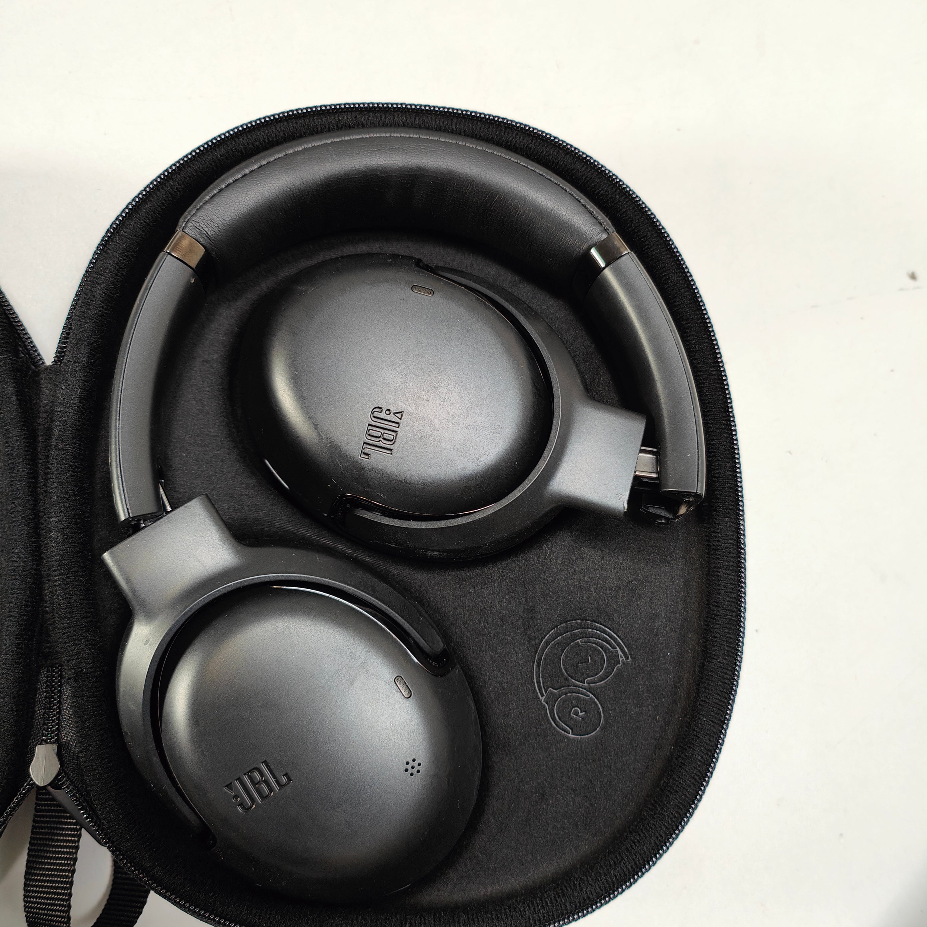 JBL TOUR ONE M2 Zwart