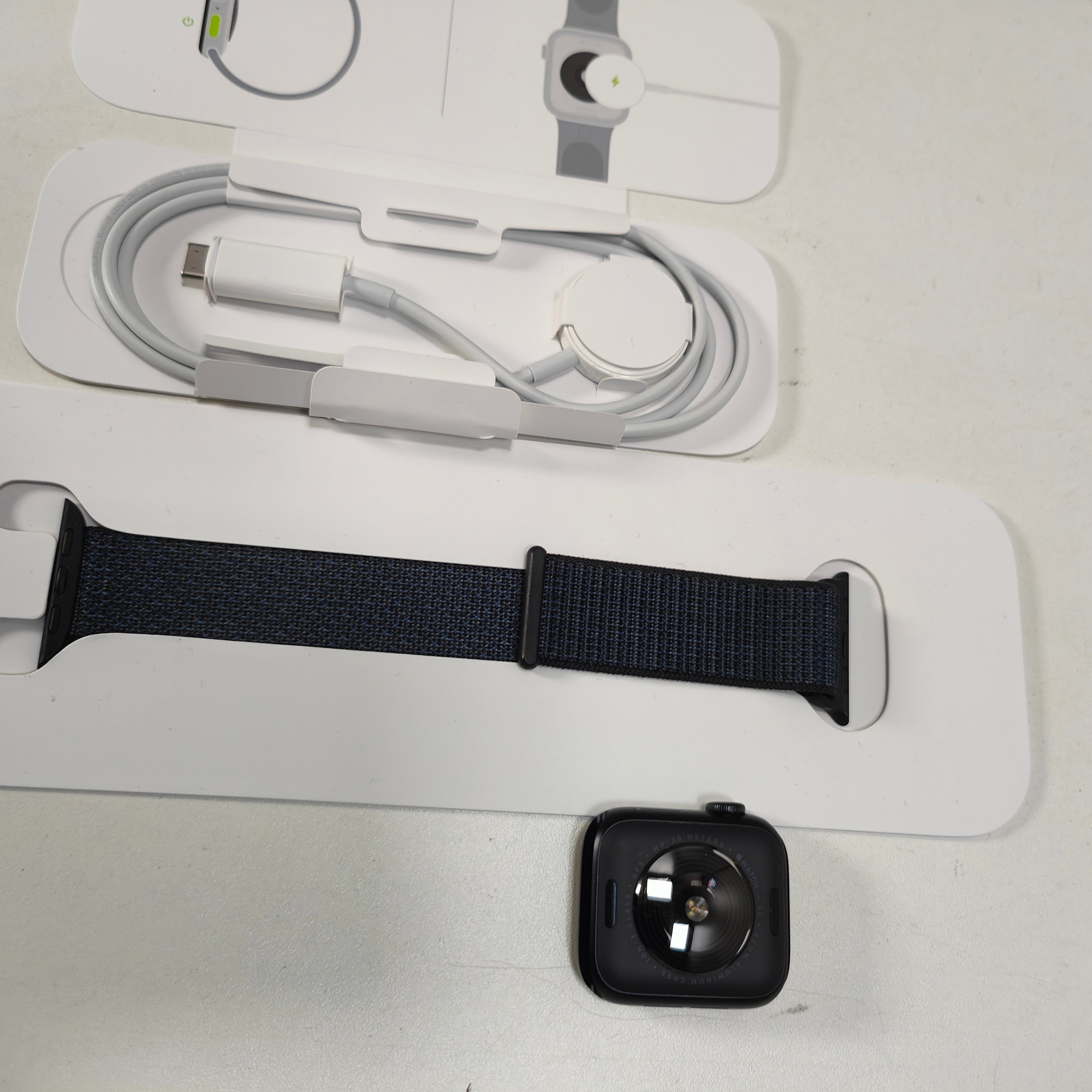 Apple Watch SE (2024) 40mm Midnight Sport Loop