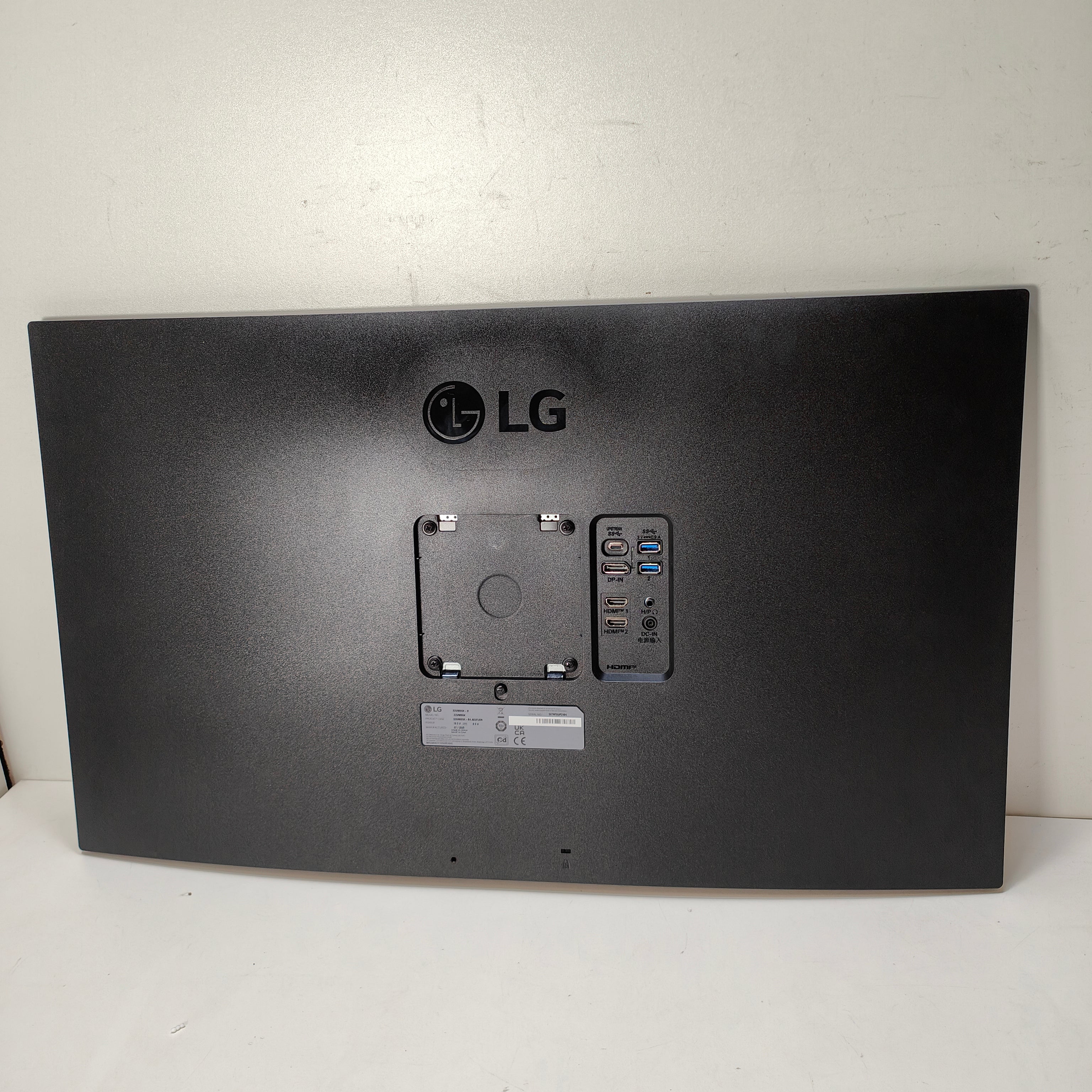 LG 32UN880K Ergo