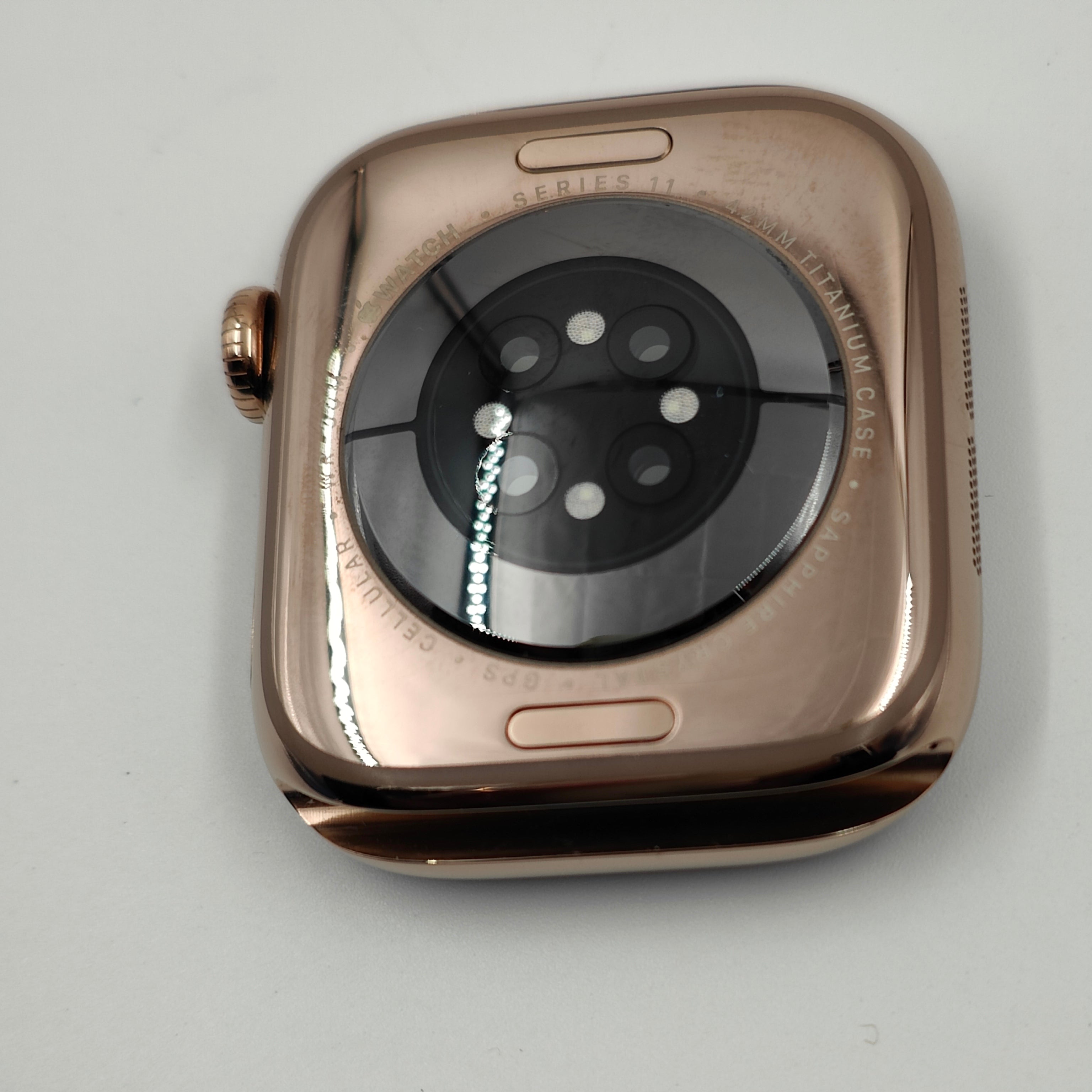 Apple Watch Série 11 5G 42mm Titane Or Bracelet milanais