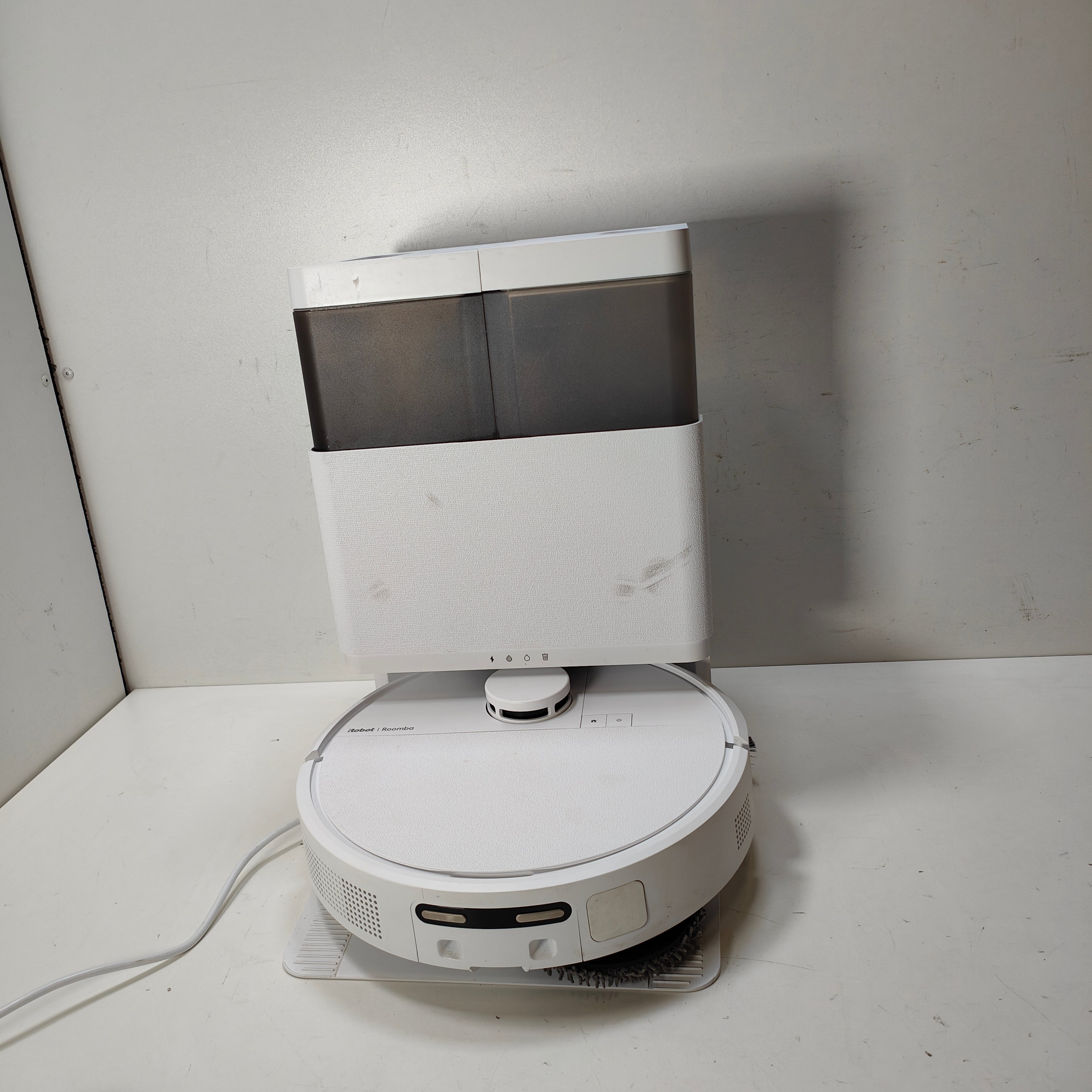 iRobot Roomba Plus 405 Combo Robot + Station de lavage automatique blanche