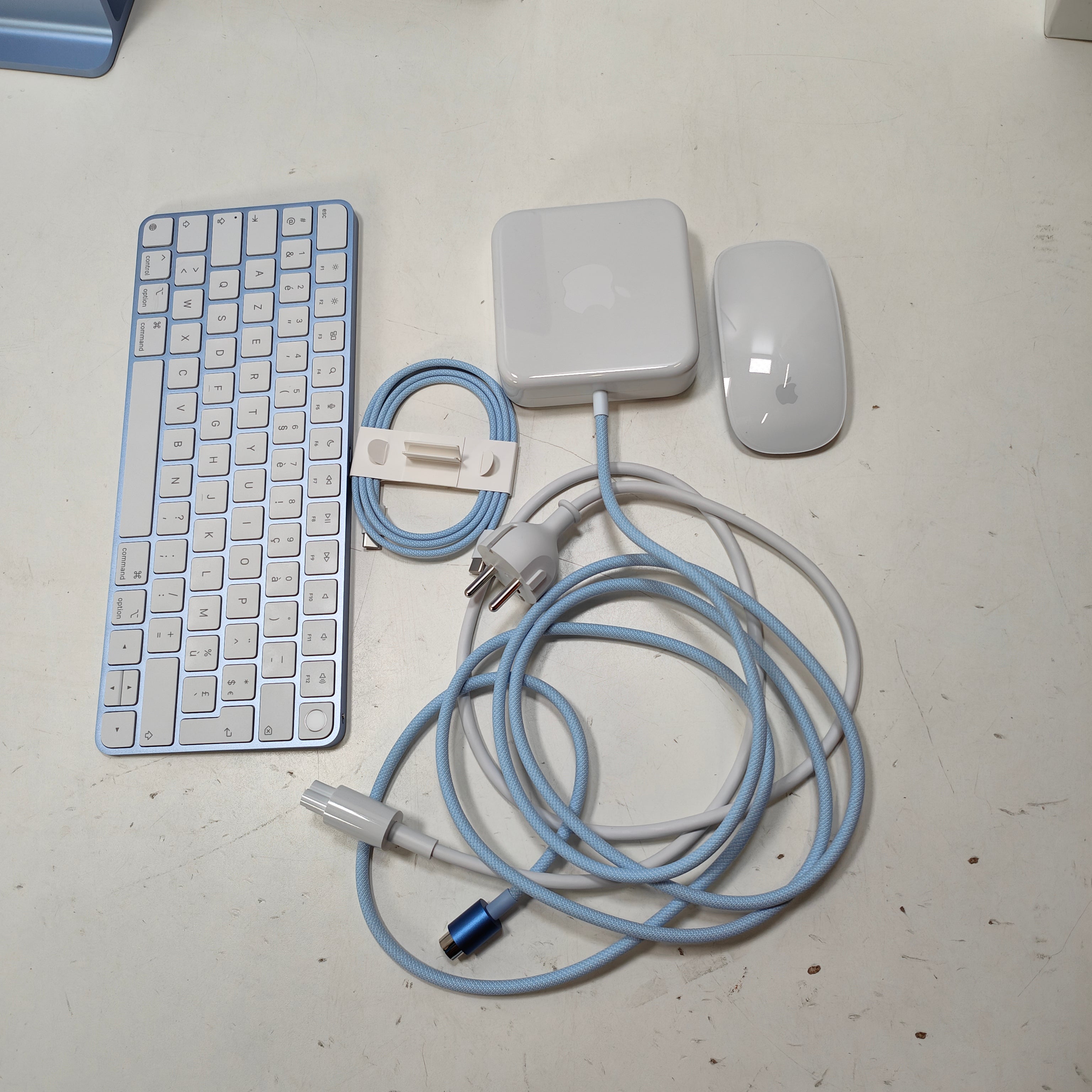 Apple iMac 24" (2024) M4 (10/10) 24 Go/1 To Bleu AZERTY