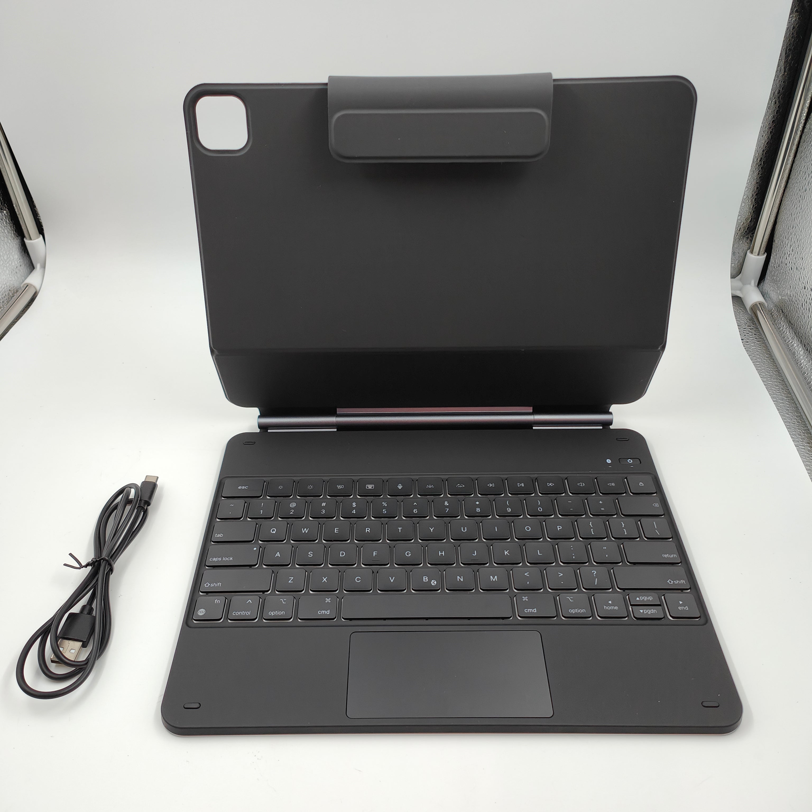 BlueBuilt Apple iPad Pro (2024) 13 inch Toetsenbord Hoes QWERTY Zwart