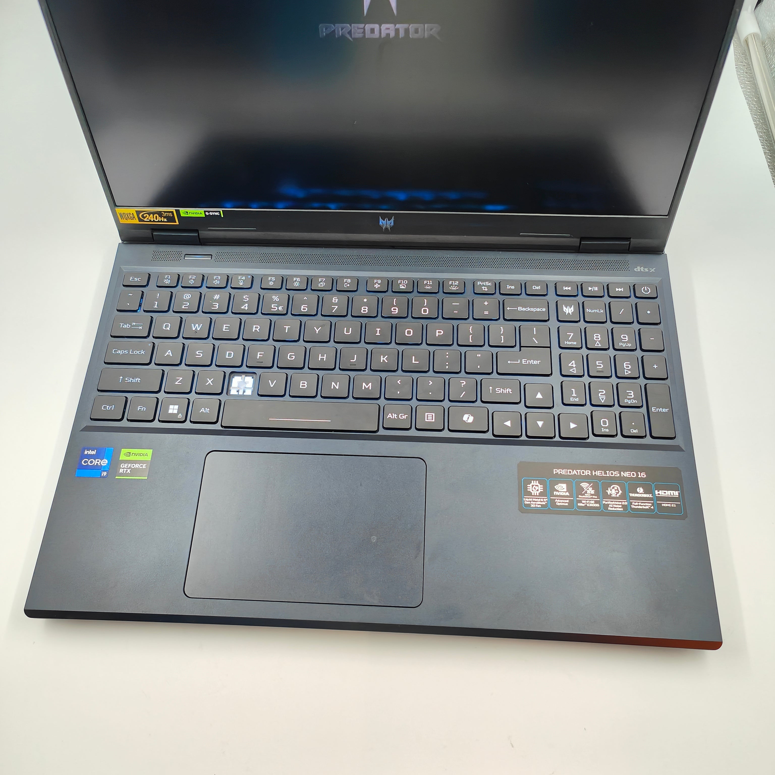 Acer Predator Helios Neo 16 (PHN16-72-95HS) QWERTY