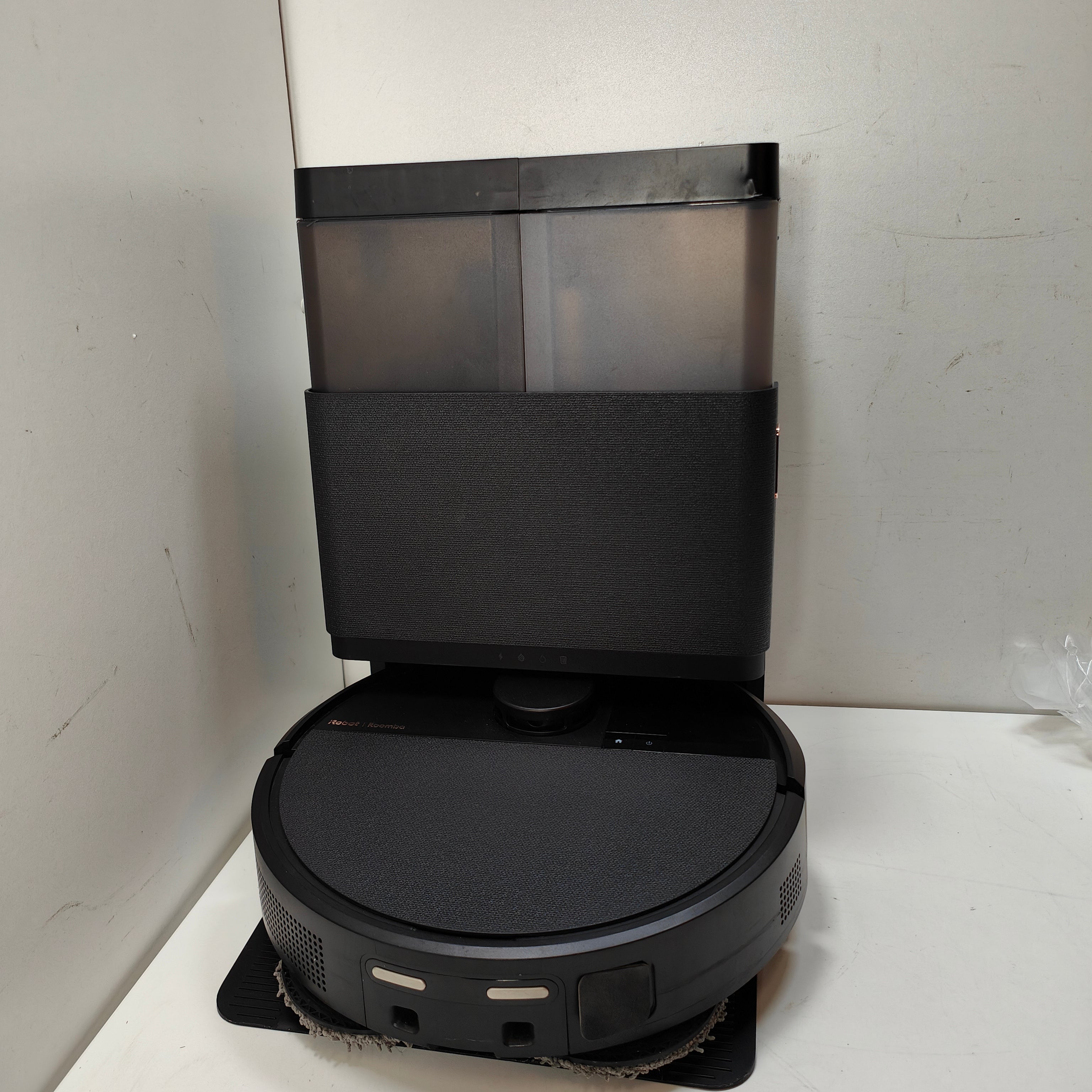 iRobot Roomba Plus 505 + Black