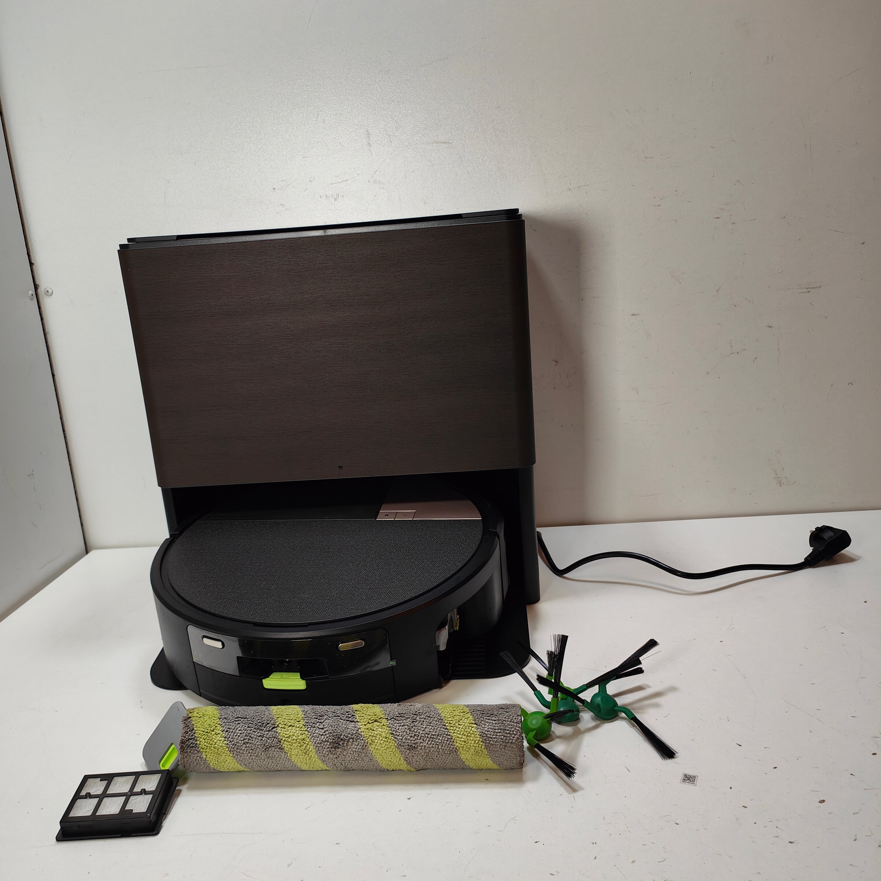 iRobot Roomba Max 705 Combo + Black